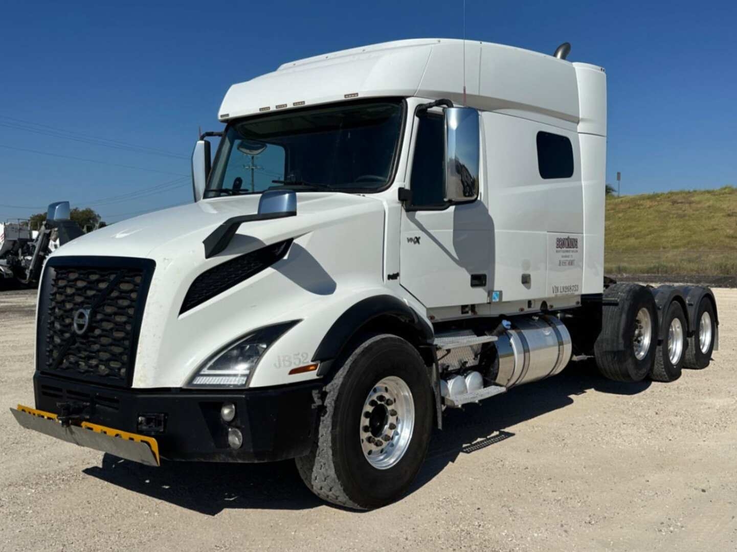2020 VOLVO VN SERIES SLEEPER (A55745)