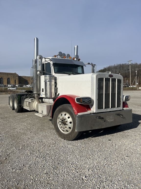2009 389 Peterbilt Winch Truck (A62679)