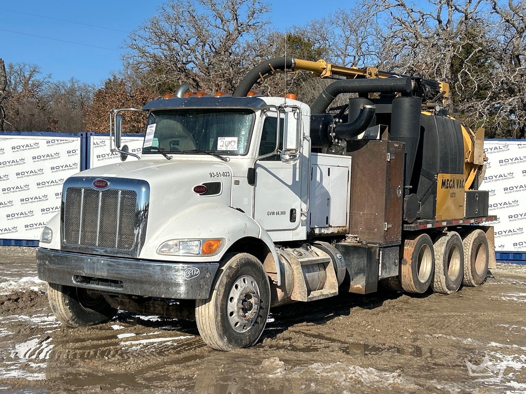 2020 Peterbilt Vac Tron (A60352)