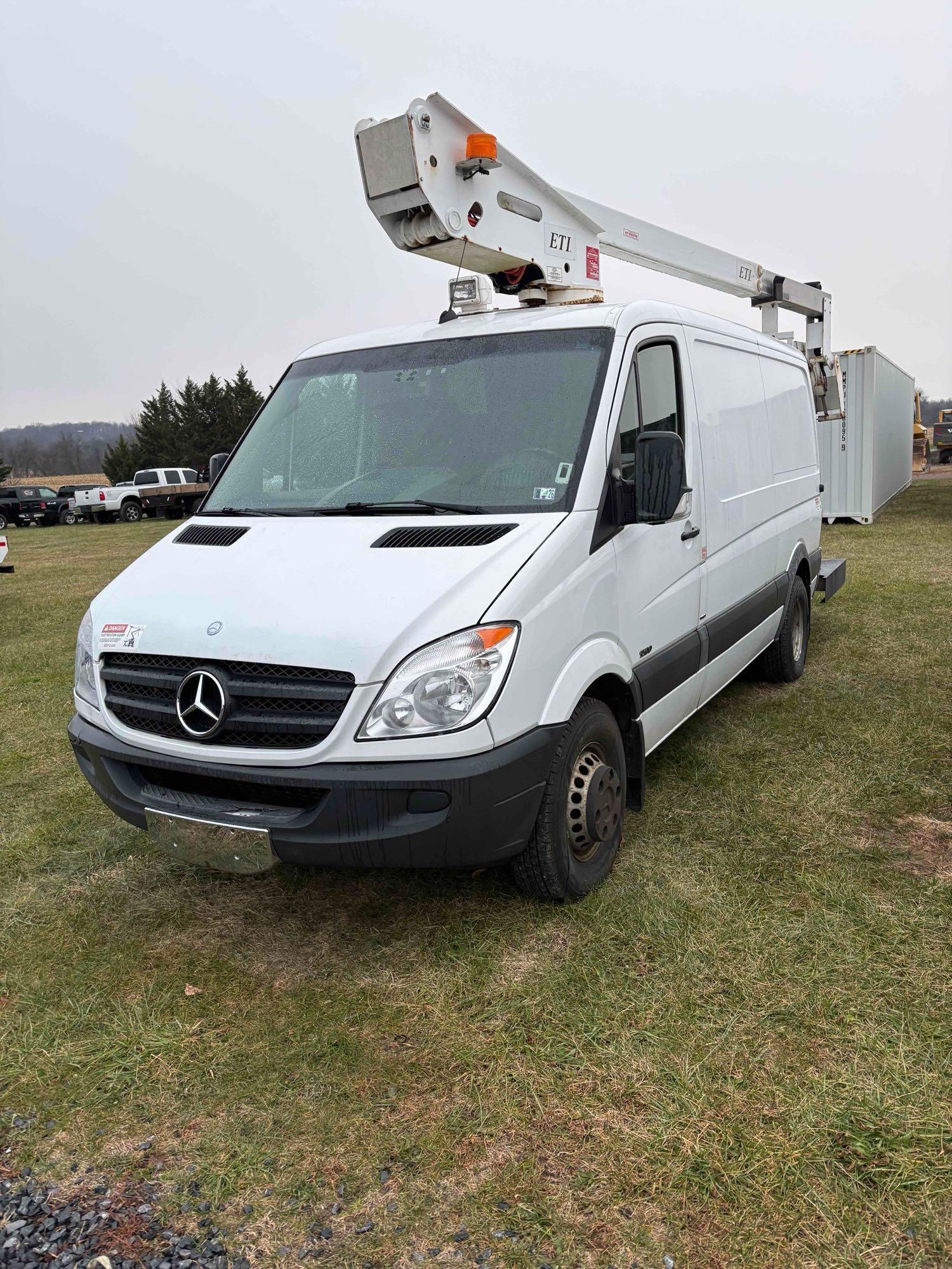 2013 Mercedes Benz Bucket Truck (A55272)