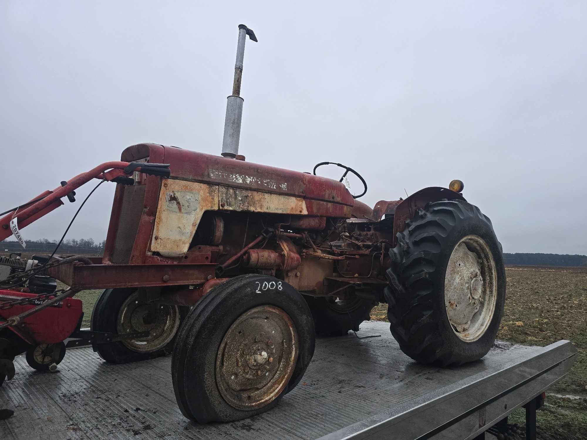 (INOP) INTERNATIONAL 404 TRACTOR (A58374)