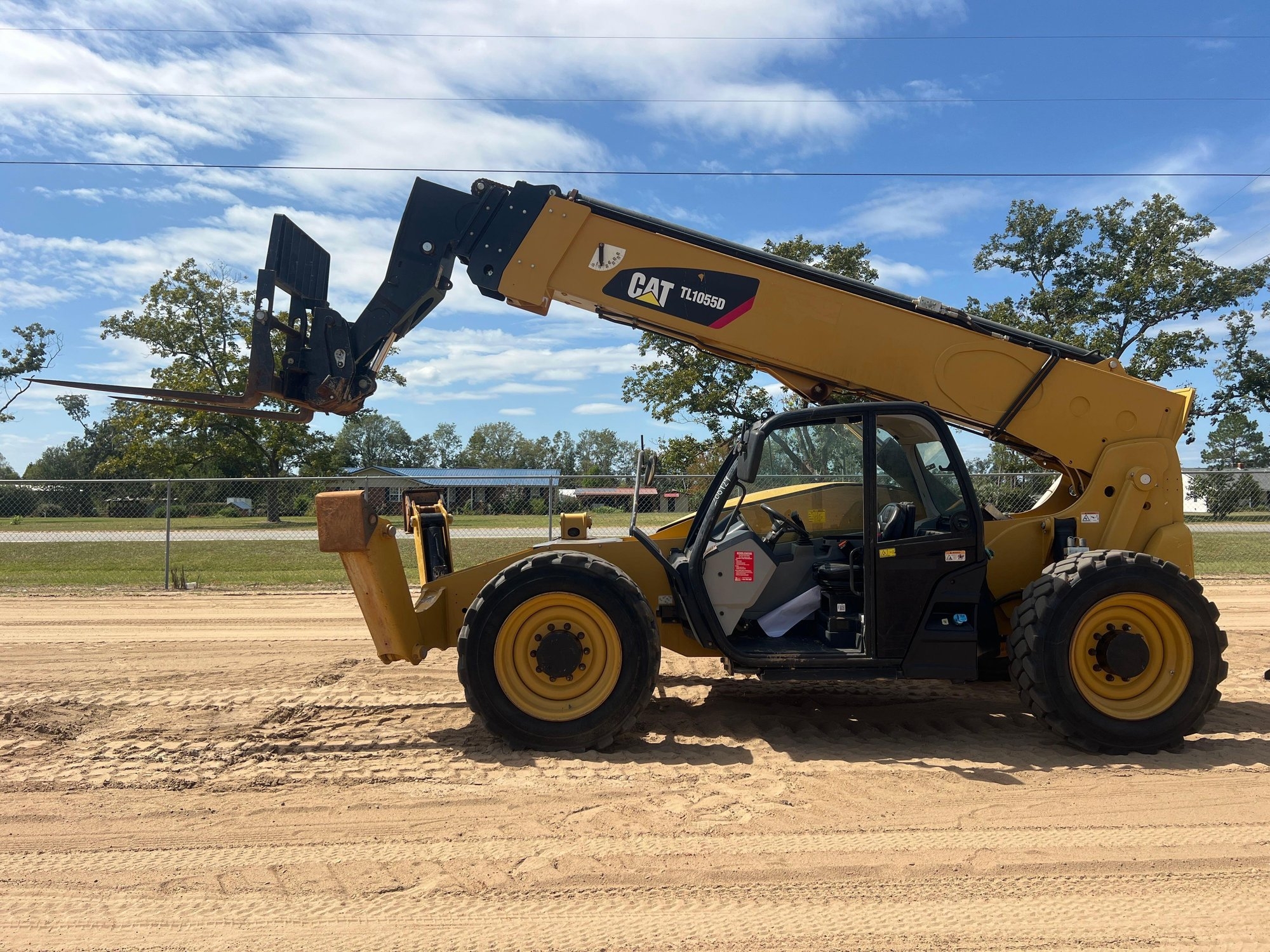 2018 CATERPILLAR TL1055D TELESCOPIC FORKLIFT (A52705)