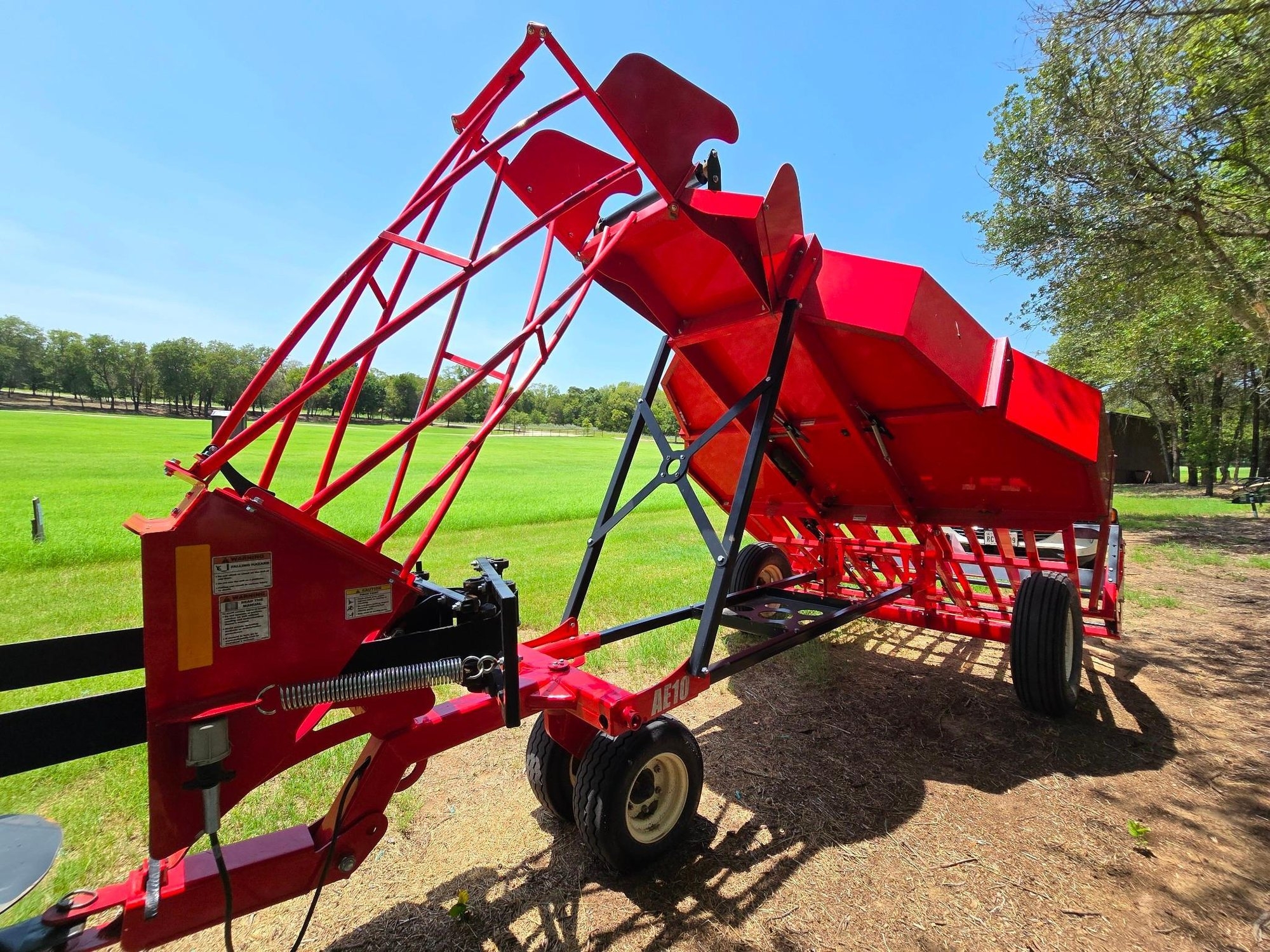 Kuhns AE10 Small Square Bale Accumulator - 10-Bale Efficient Handling System (A51039)
