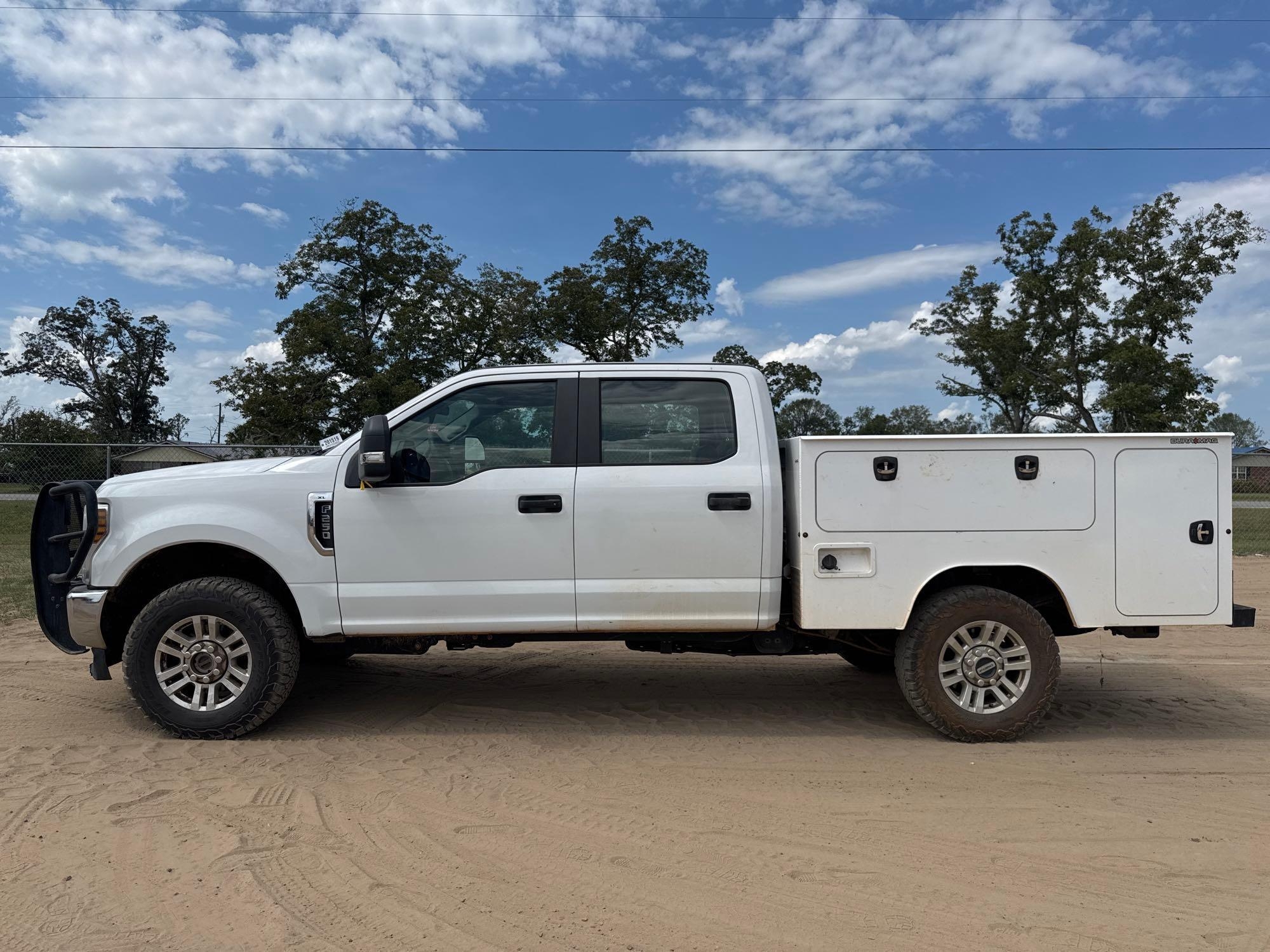 2019 FORD F-250 XL CREW CAB SERVICE TRUCK (A54756)