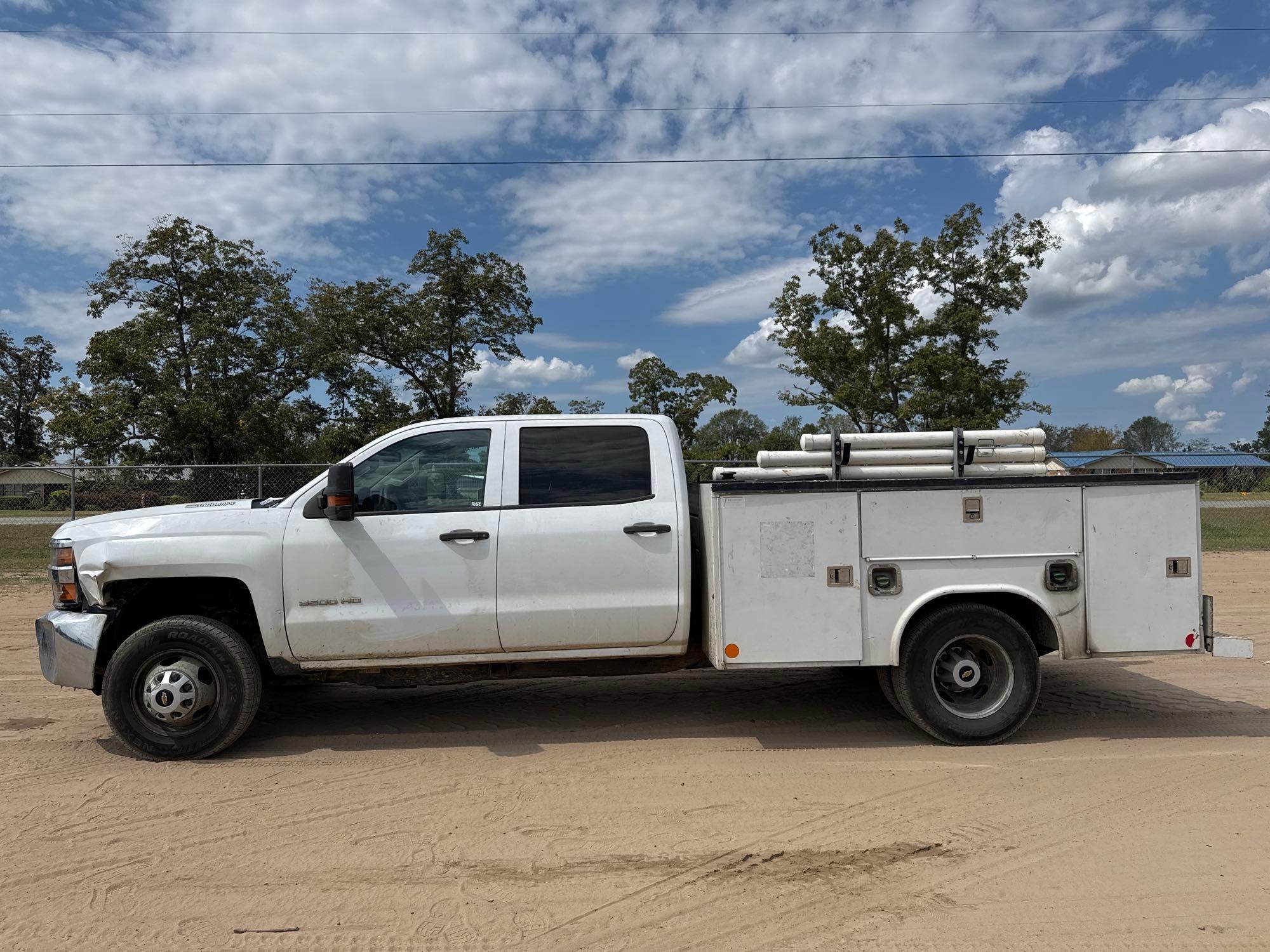 2016 CHEVROLET 3500HD CREW CAB SERVICE TRUCK (A54756)