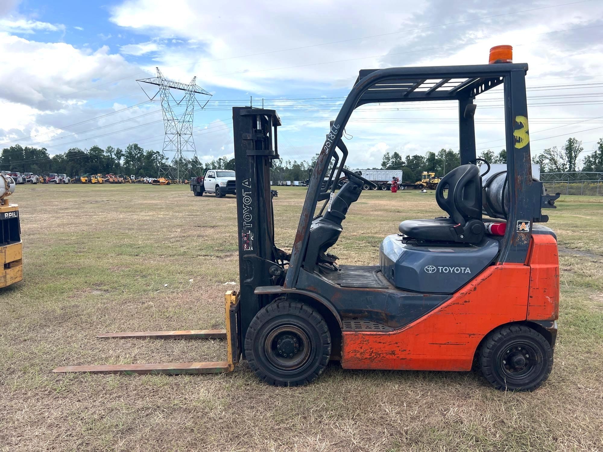 TOYOTA 8FGU15 STRAIGHT MAST FORKLIFT (A52705)