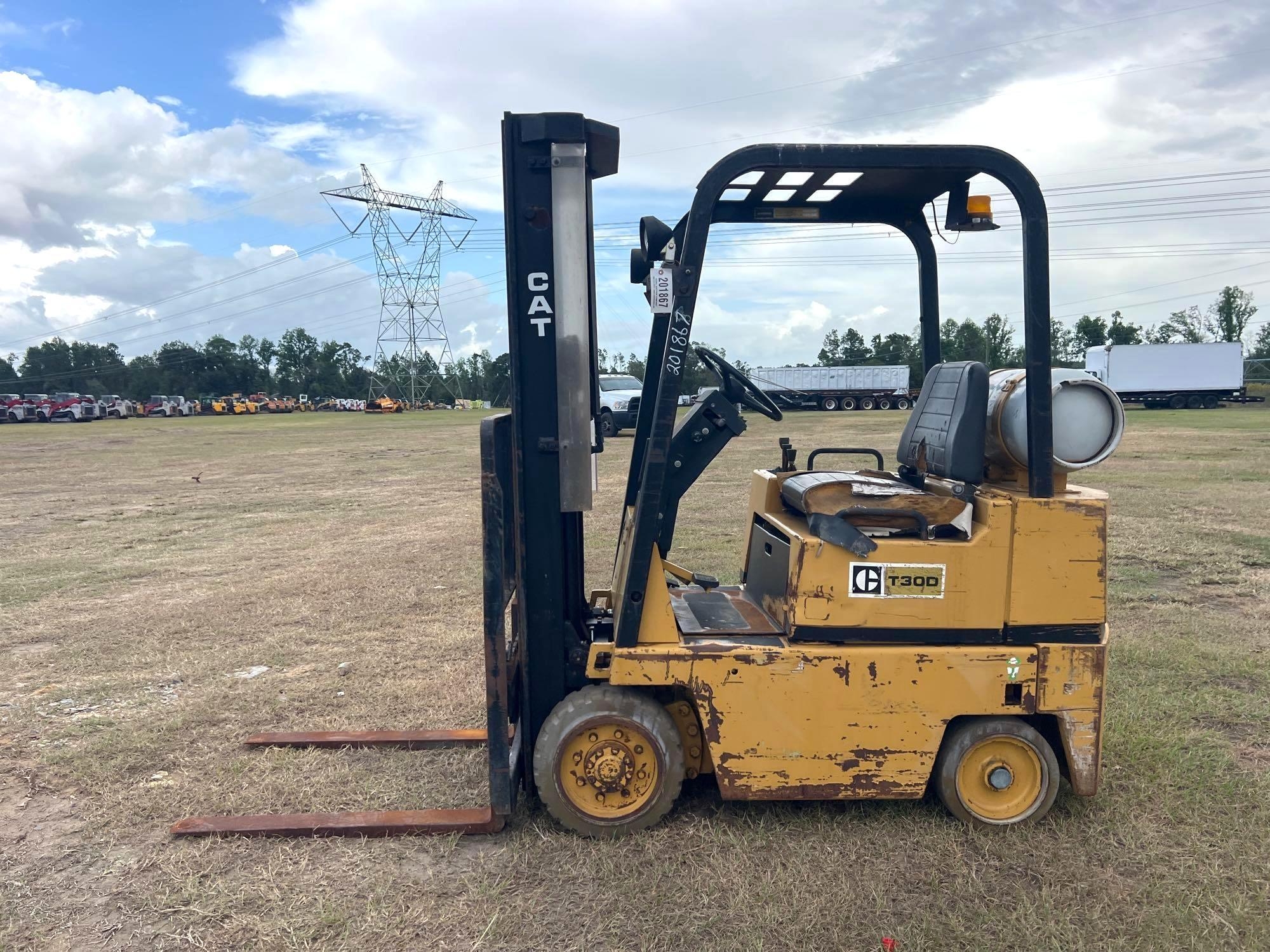 CATERPILLAR T30D STRAIGHT MAST FORKLIFT (A52705)