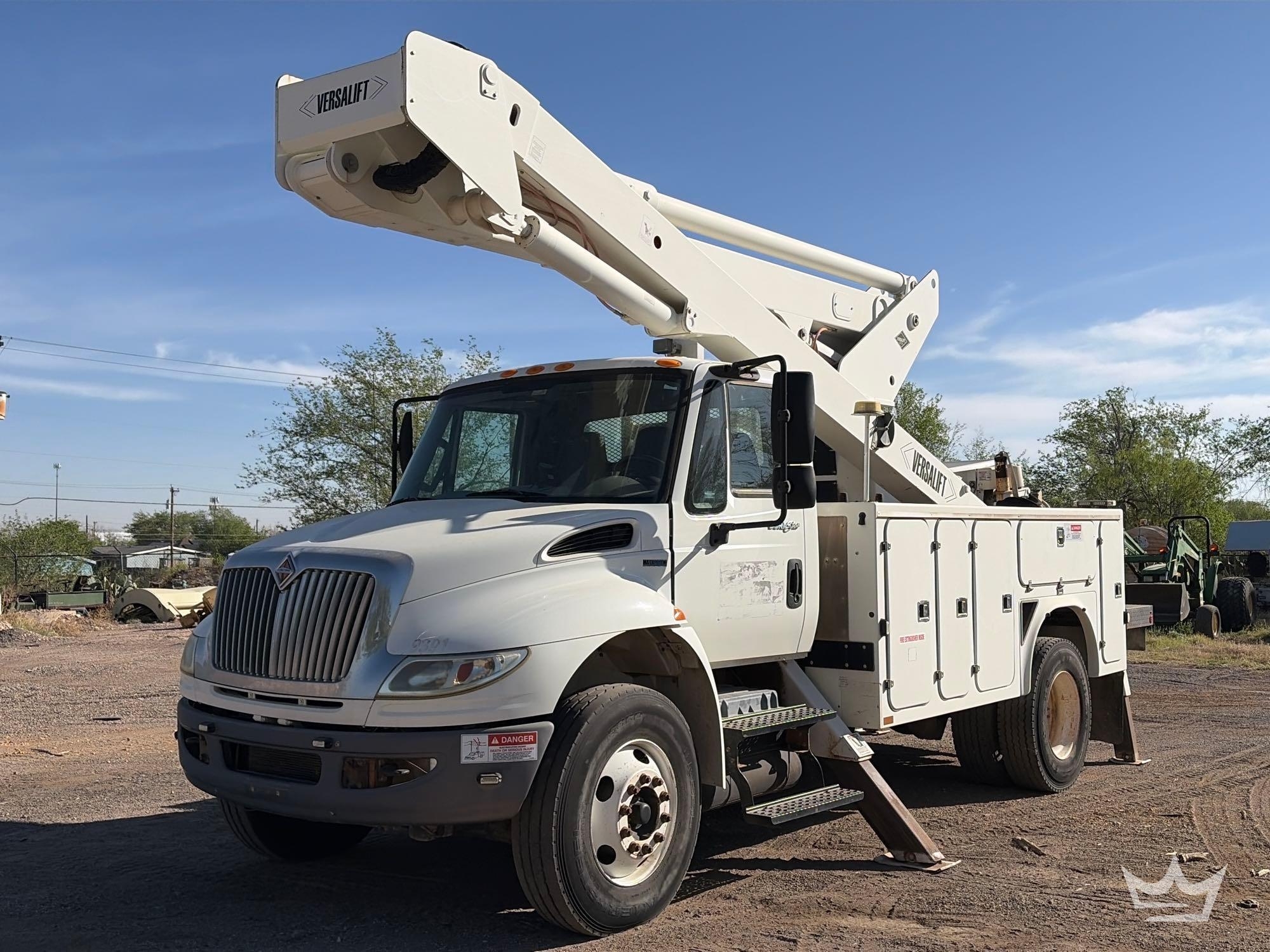 2011 International 4300 Versalift VST60001 65ft. Insulated Bucket Truck (A64194)