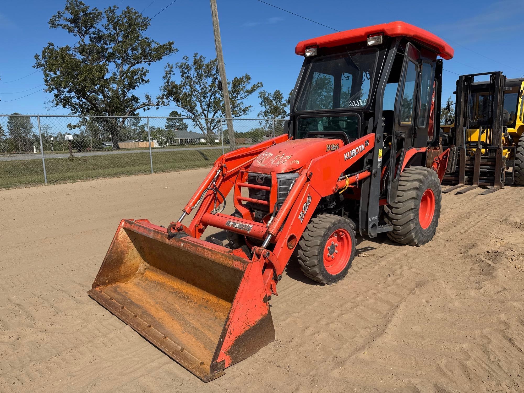 KUBOTA B26 TRACTOR BACKHOE (A52705)
