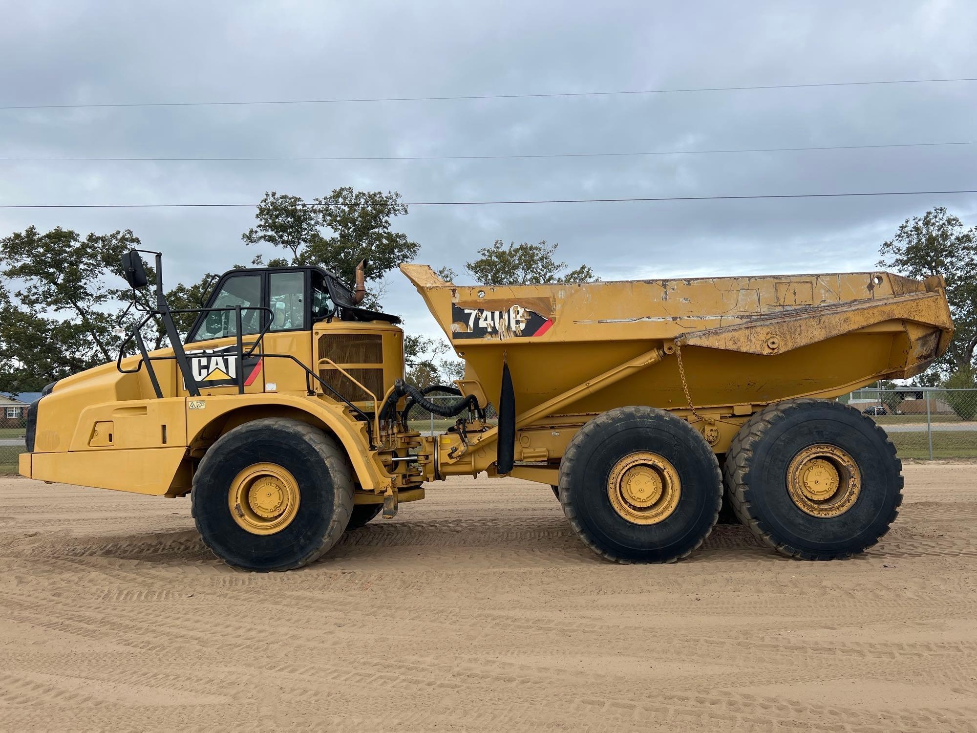 CATERPILLAR 740B OFF ROAD DUMP TRUCK (A52705)
