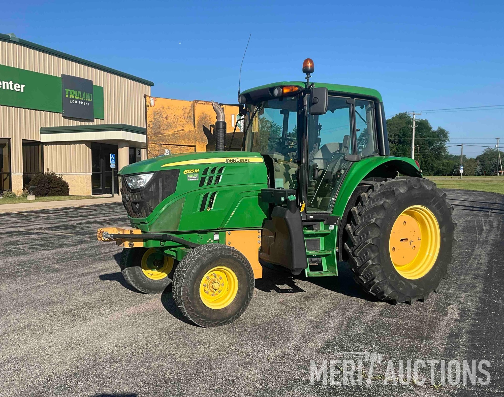 2014 John Deere 6125M utility tractor (A50657)