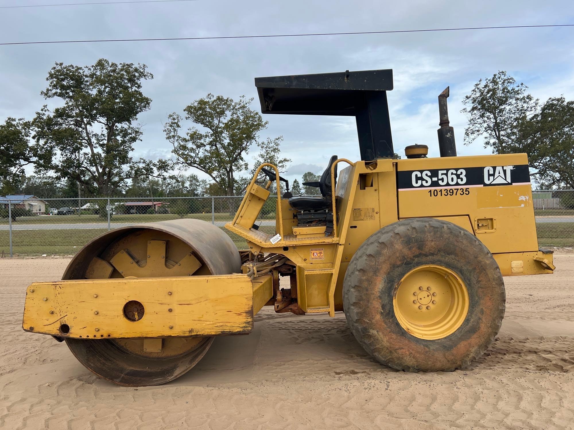 CATERPILLAR CS-563 ROLLER (A52705)