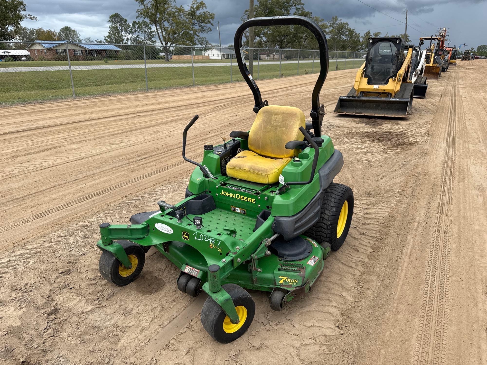 JOHN DEERE ZERO TURN LAWN MOWER (A54756)