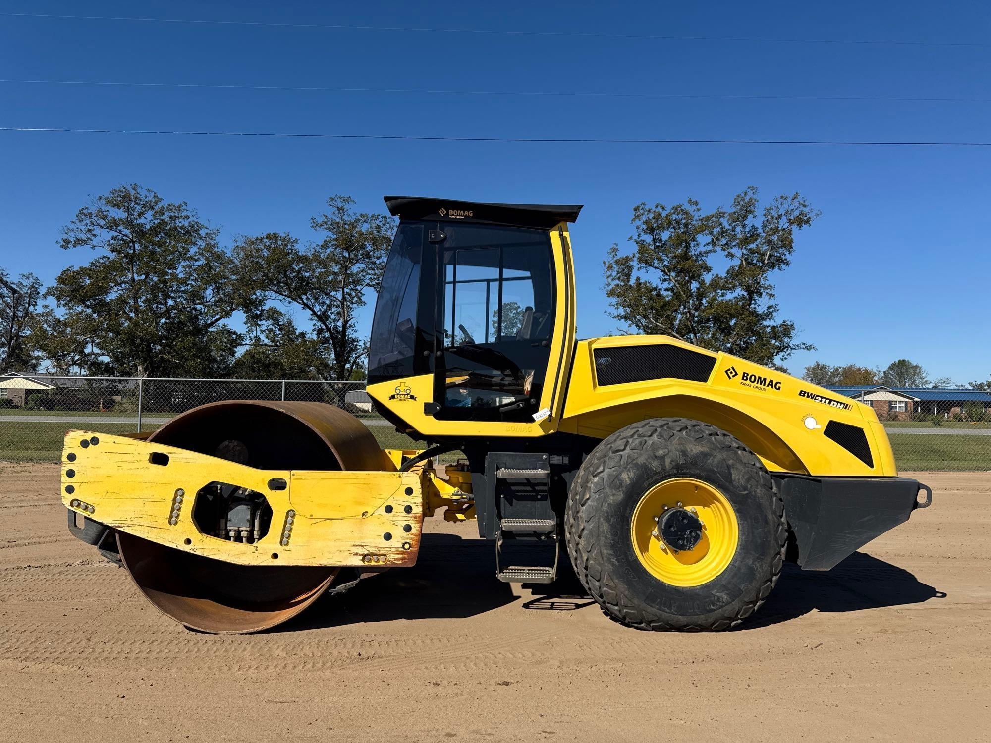2017 BOMAG BW211 DH5 SMOOTH DRUM ROLLER (A52707)