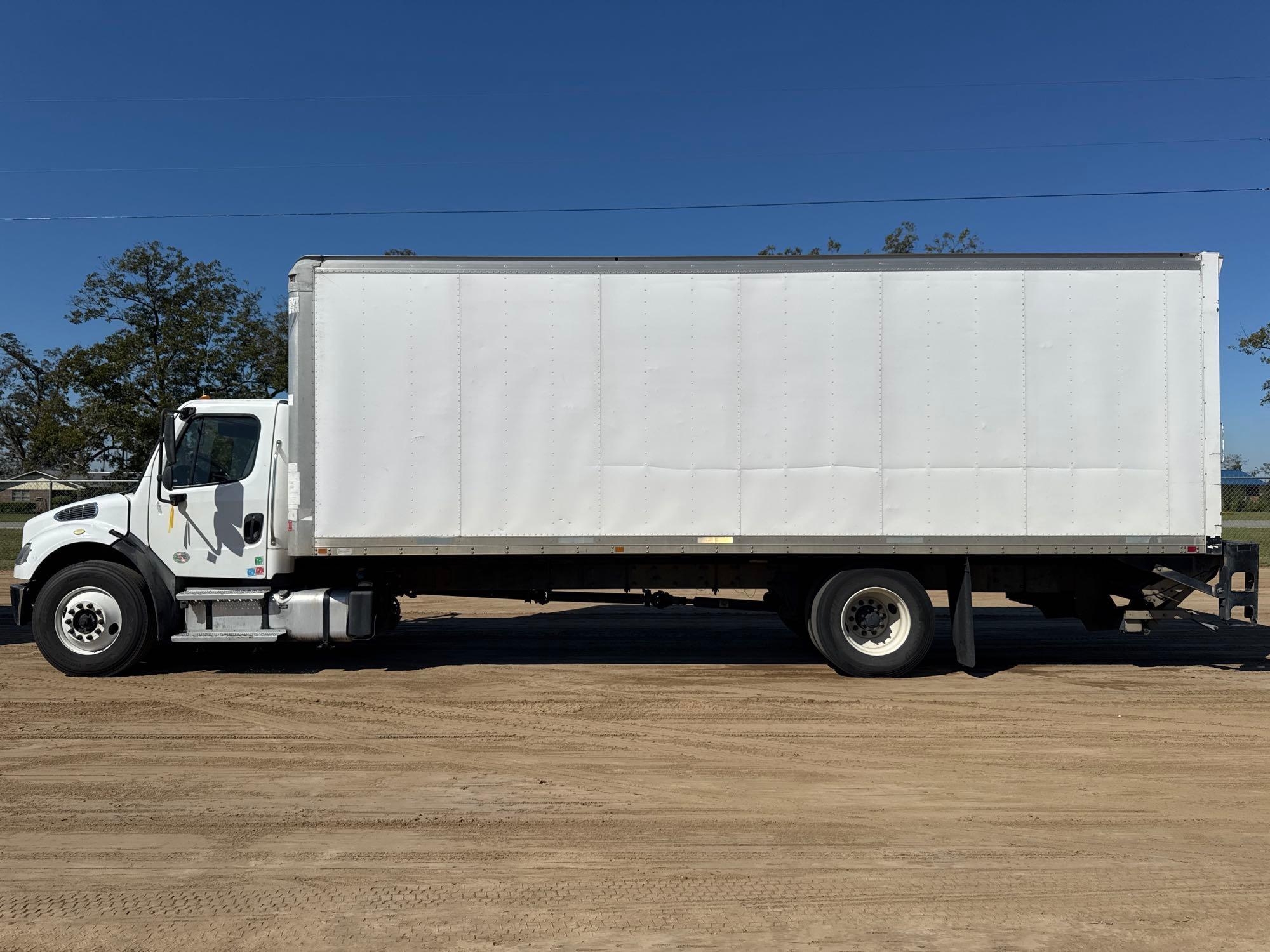 2020 FREIGHTLINER M2 26' BOX TRUCK (A57192)