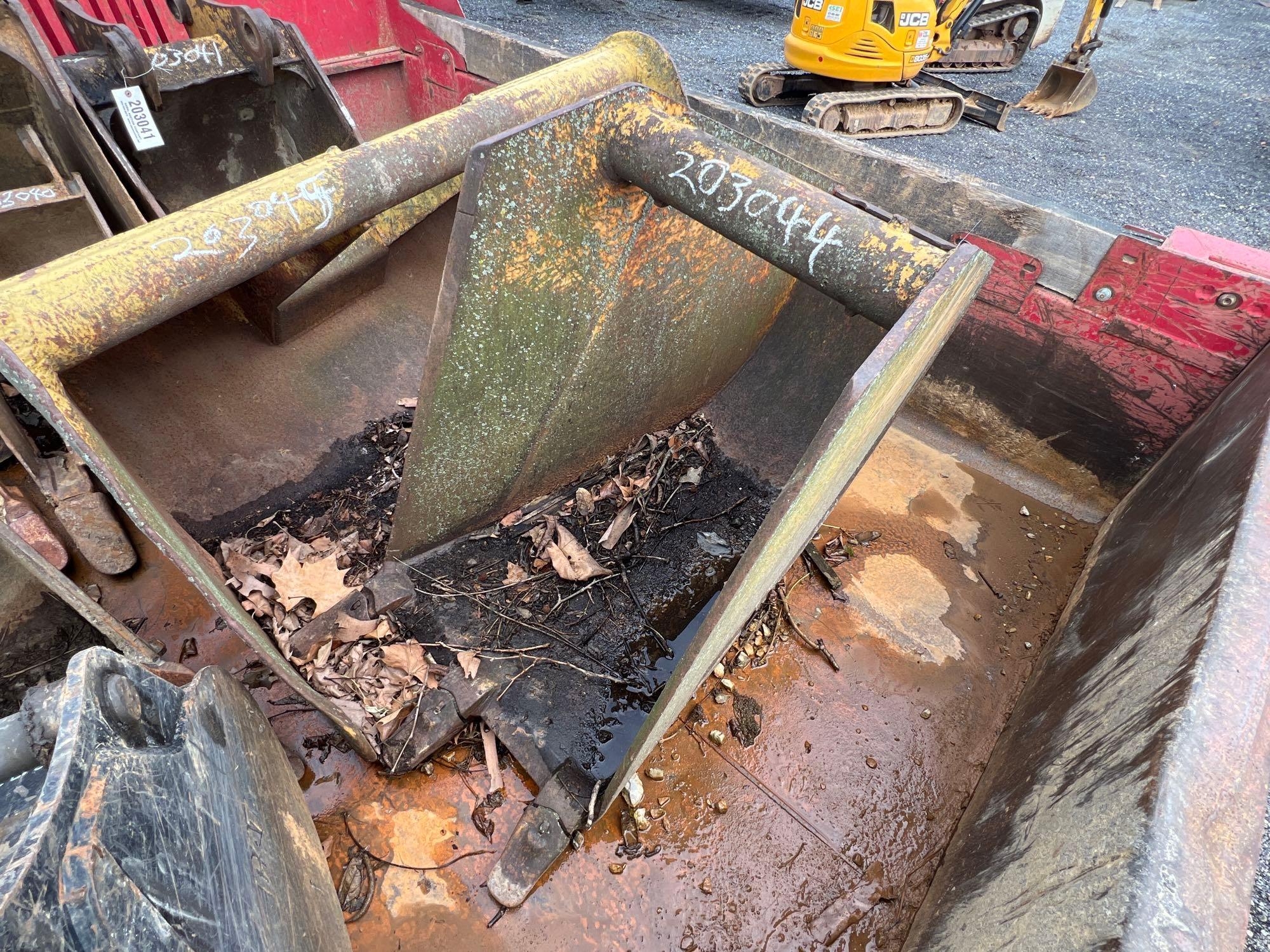 24" EXCAVATOR BUCKET (A52707)