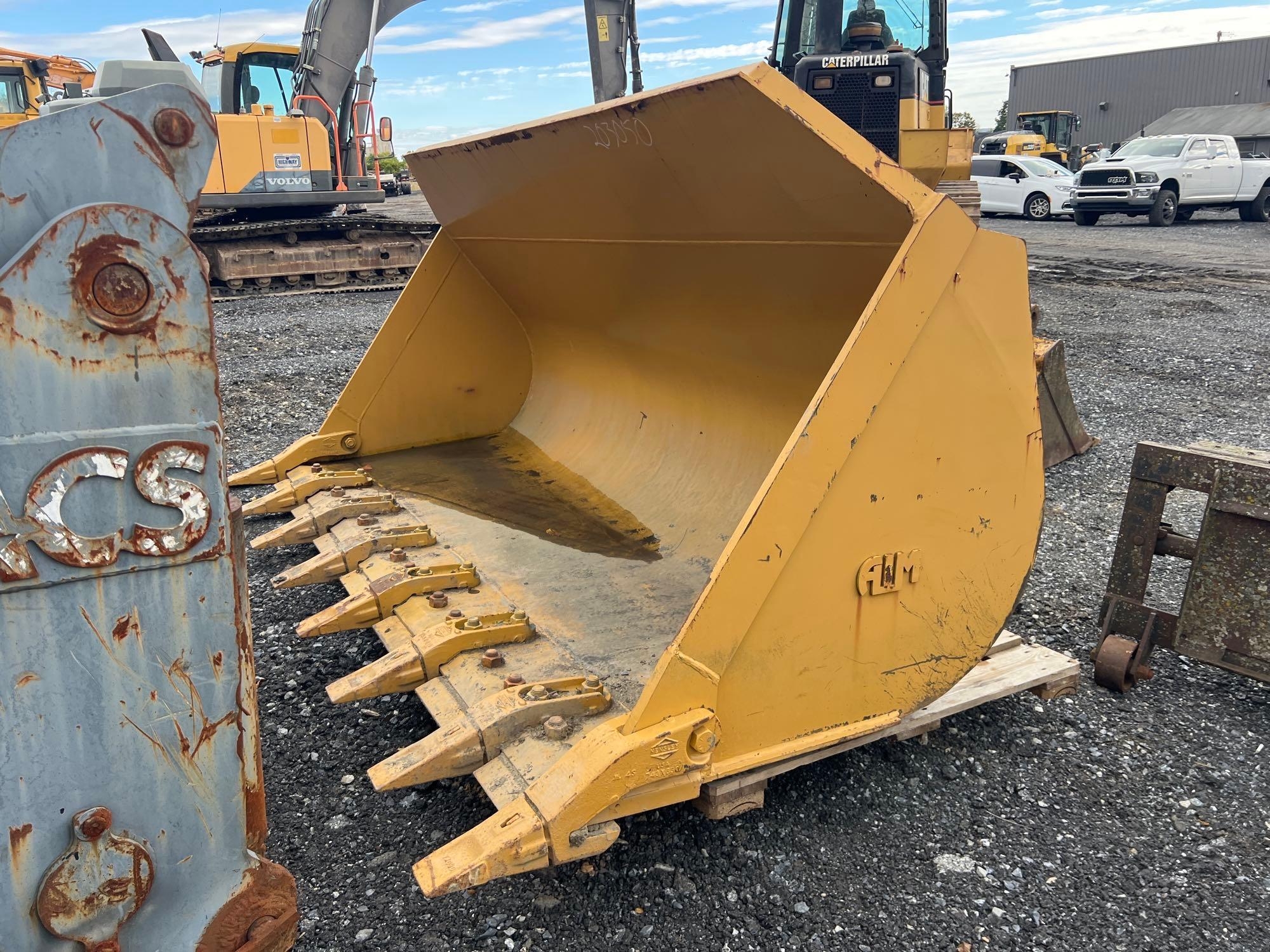 CATERPILLAR 126" PIN ON BUCKET (A52707)