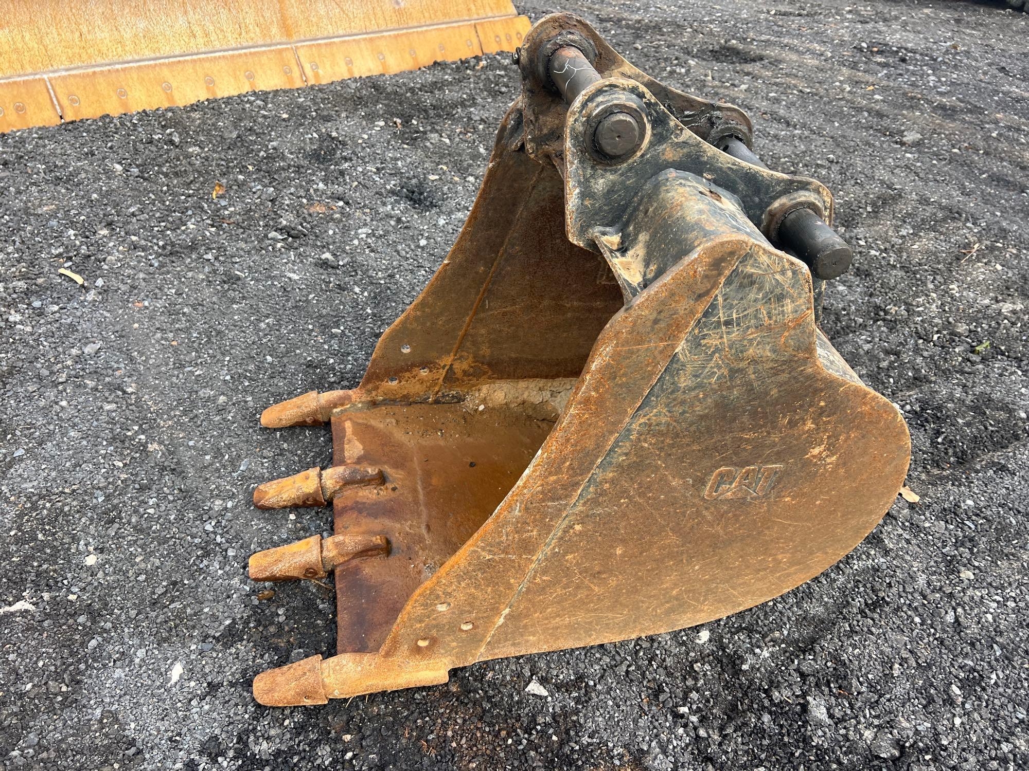CATERPILLAR 20" PIN ON BUCKET (A52707)