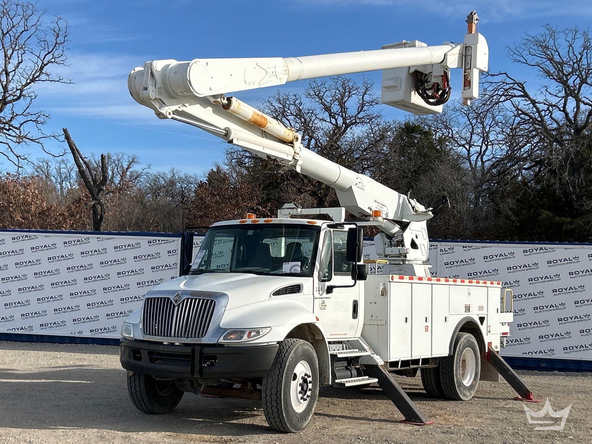 2004 International 4300 ASM Altec AM855 55ft. Bucket Truck (A64194)