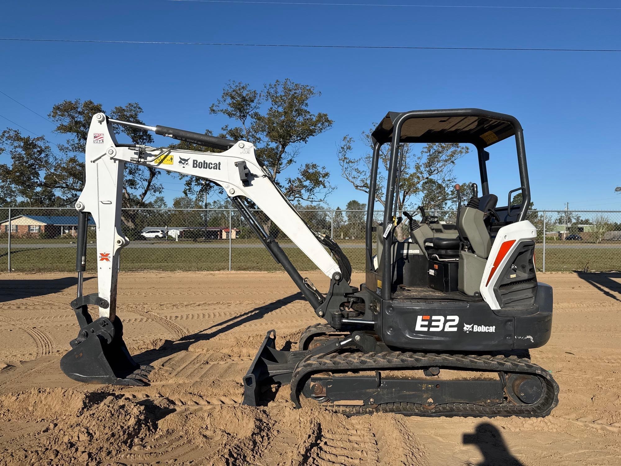 BOBCAT E32 EXCAVATOR (A52707)