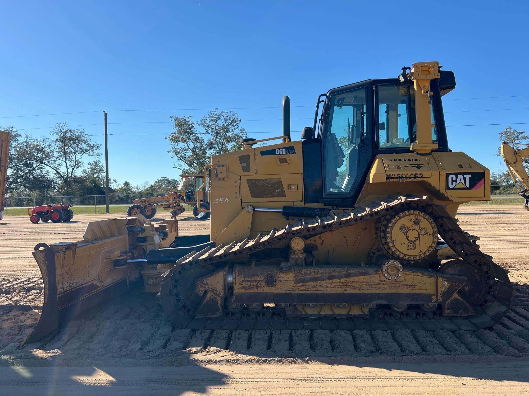 CATERPILLAR D6N LGP CRAWLER DOZER (A52707)