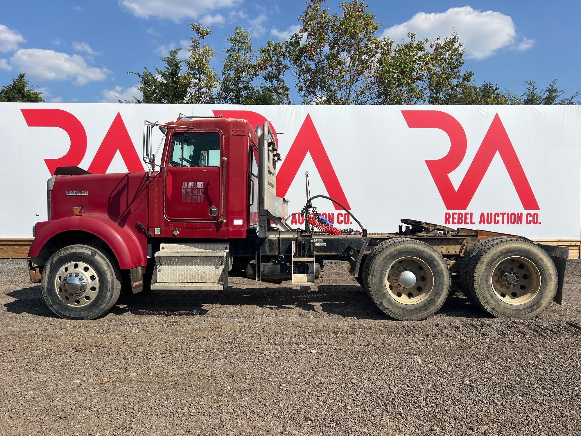 KENWORTH T/A DAY CAB ROAD TRACTOR (A52706)