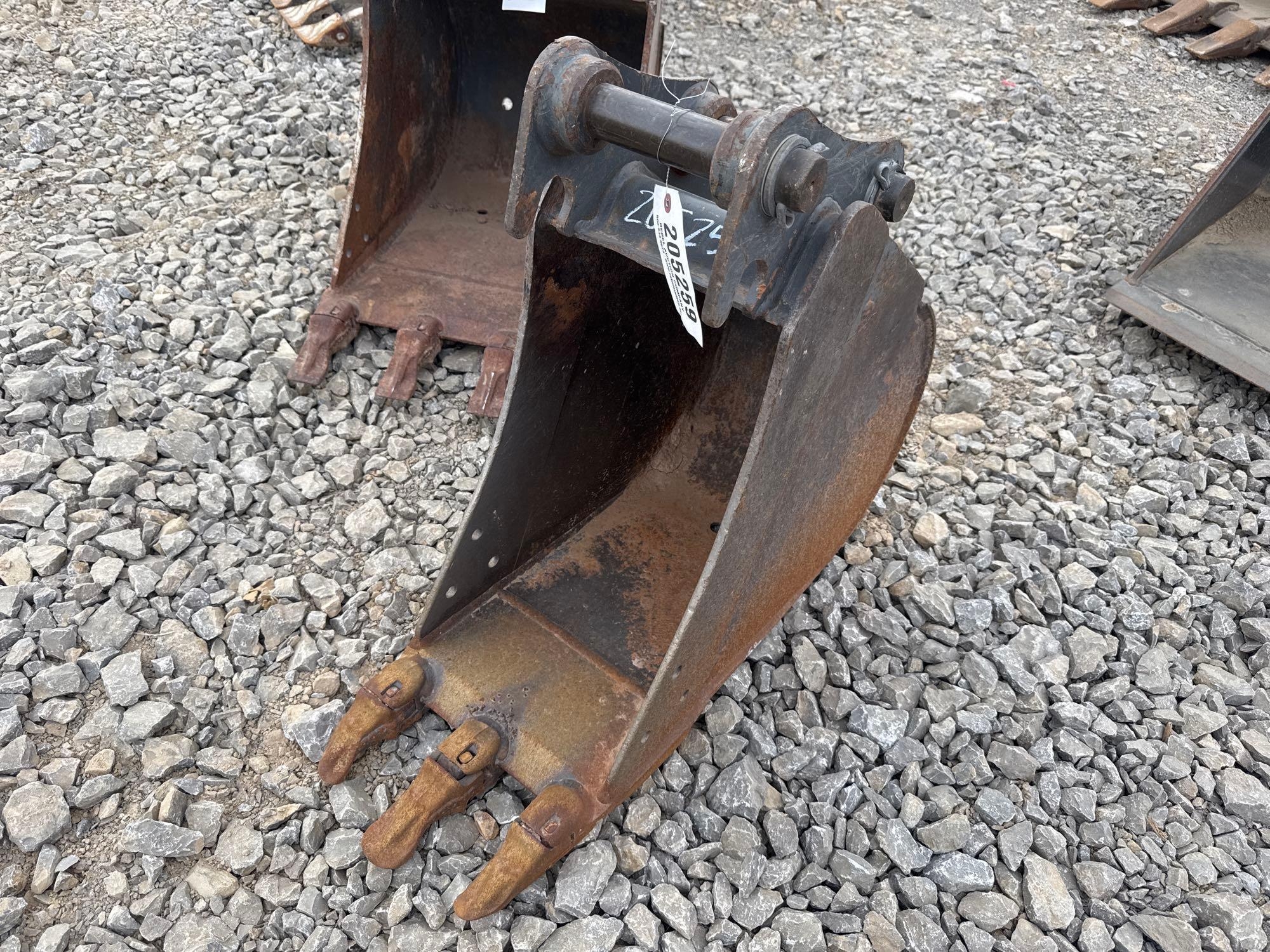 11" EXCAVATOR BUCKET (A52706)