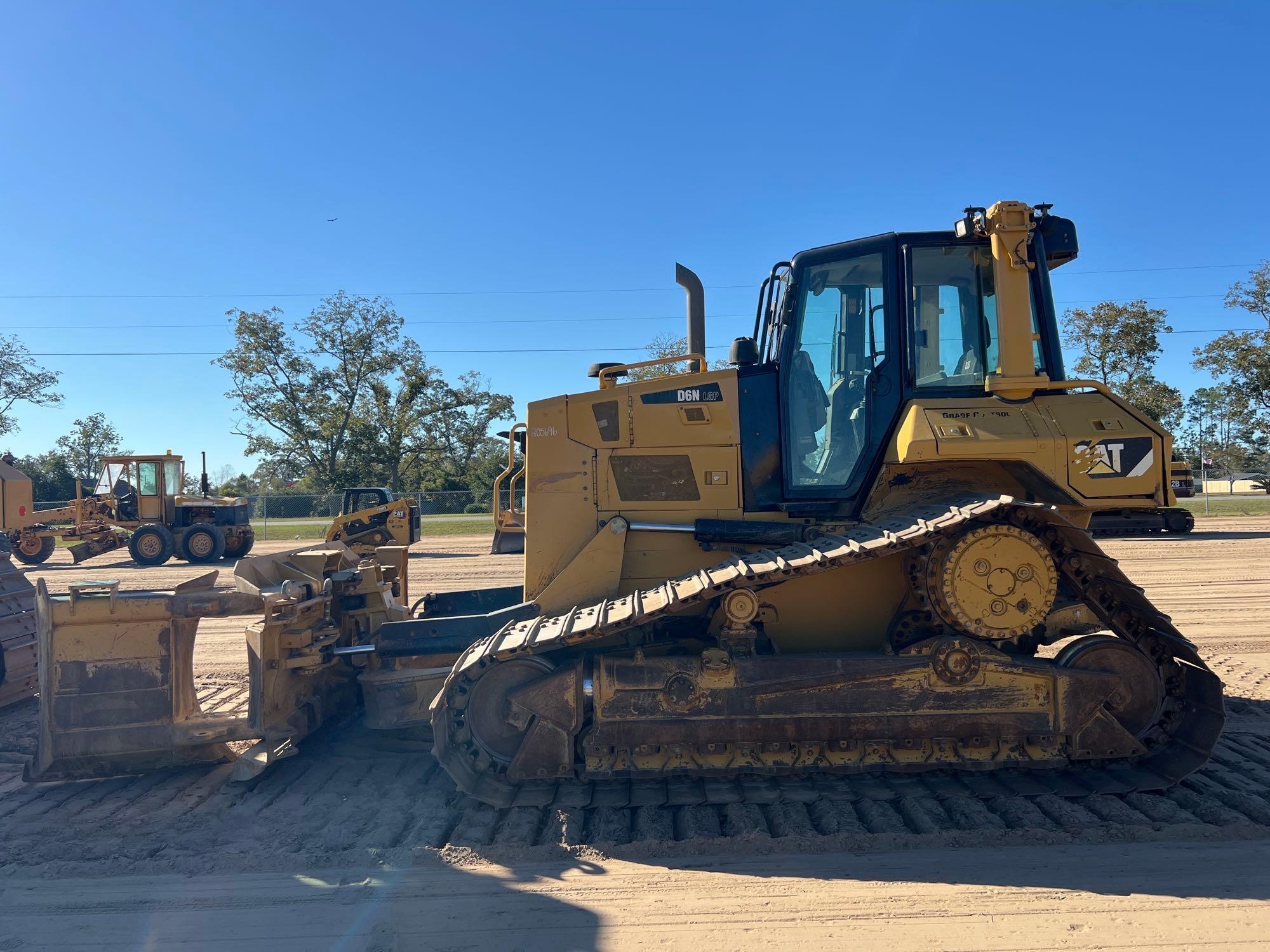 CATERPILLAR D6N LGP CRAWLER DOZER (A52707)