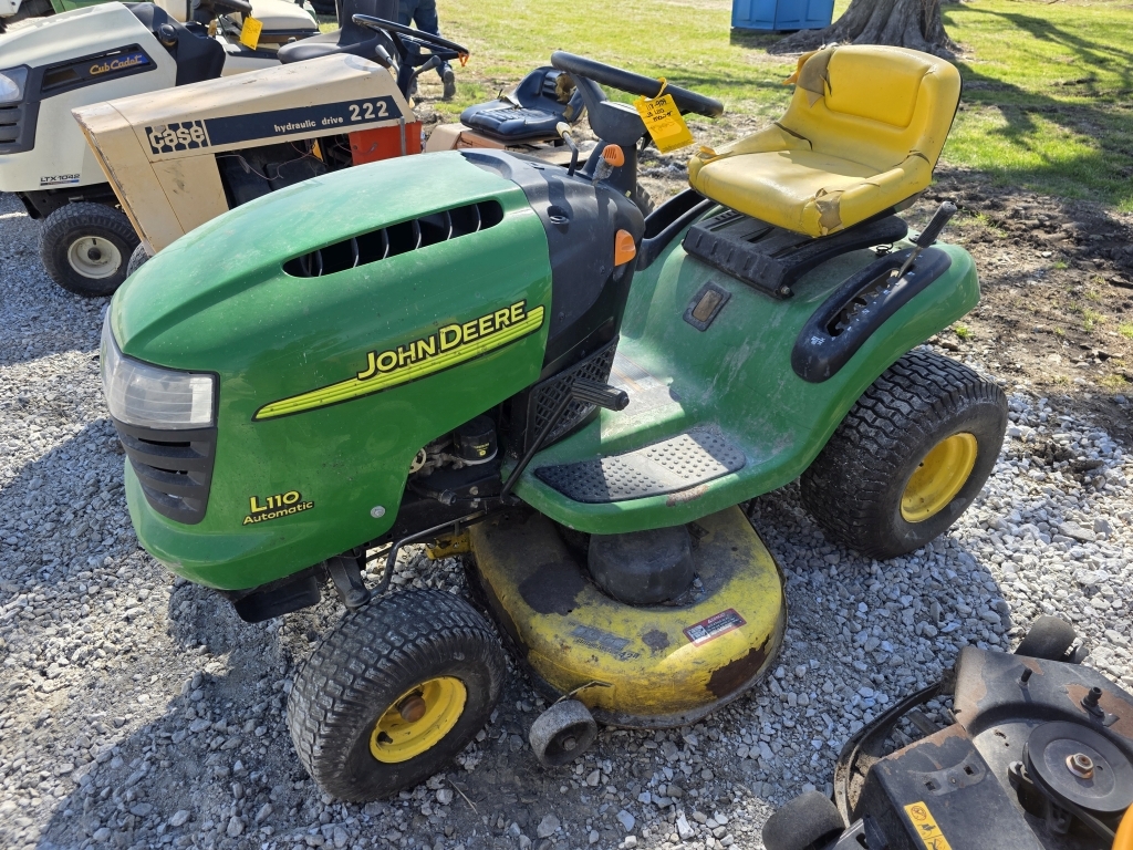 John Deere L110 Riding Mower (A66408)