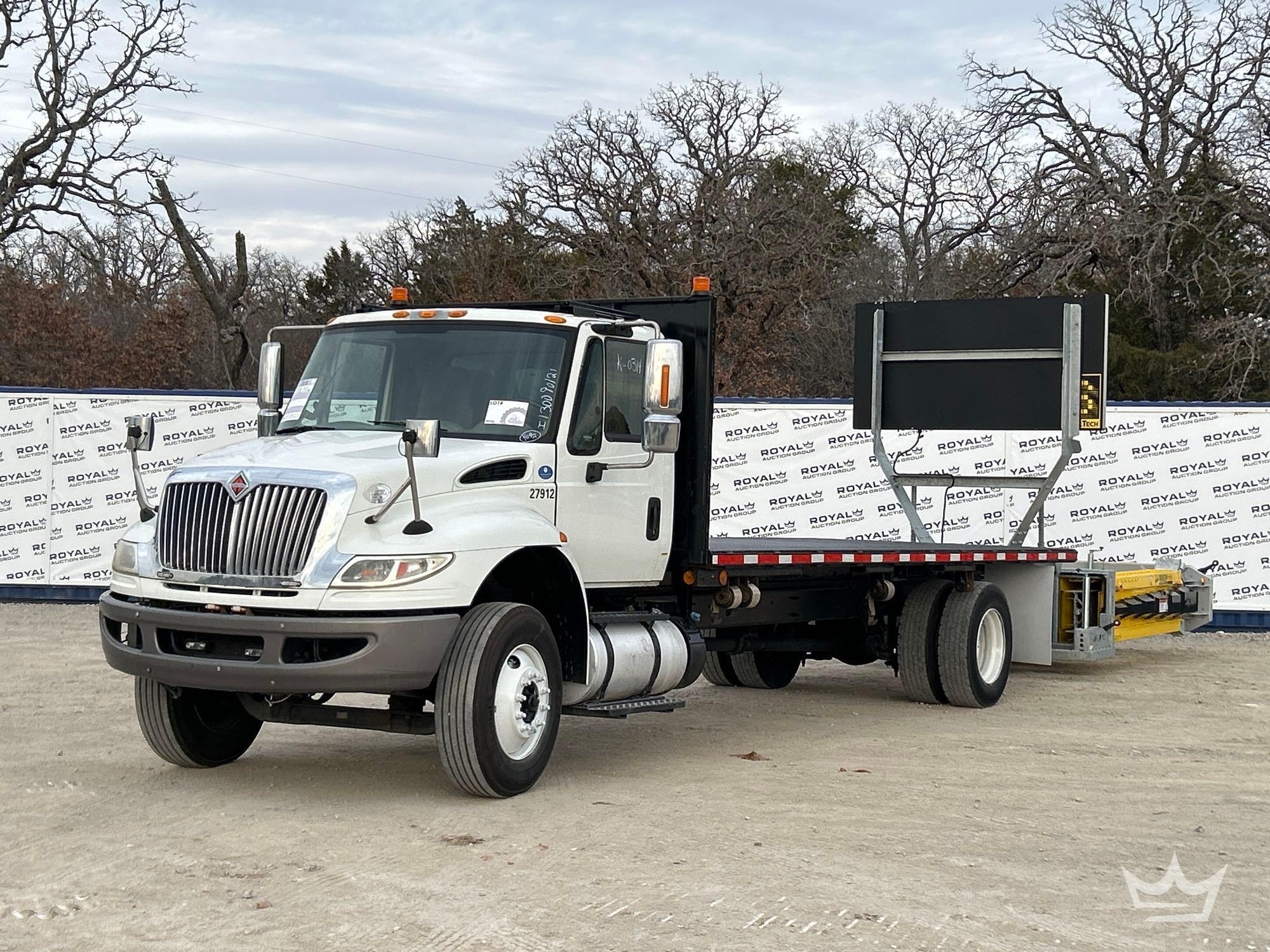 2018 International 4300 TMA Attenuator Truck (A60352)