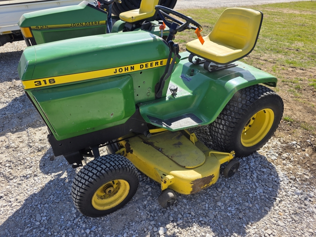 John Deere 316 Riding Mower (A66408)
