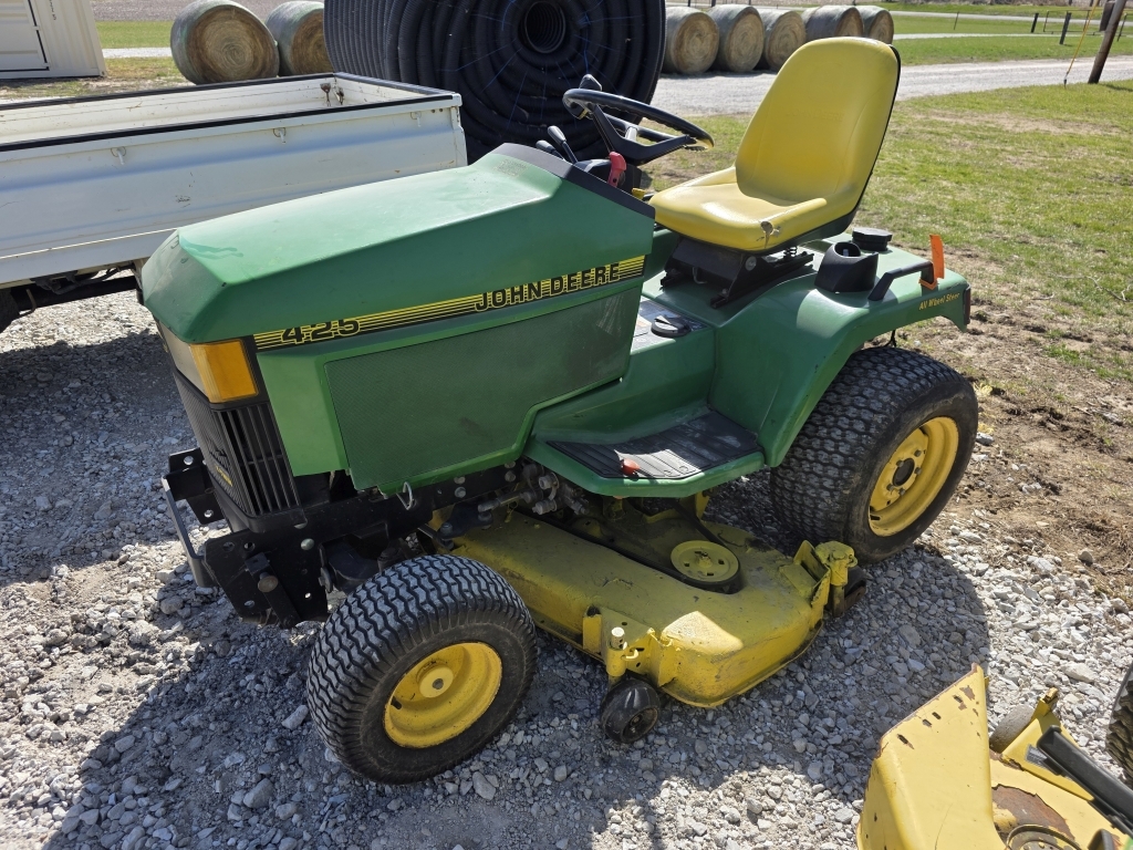 John Deere 425 Riding Mower (A66408)