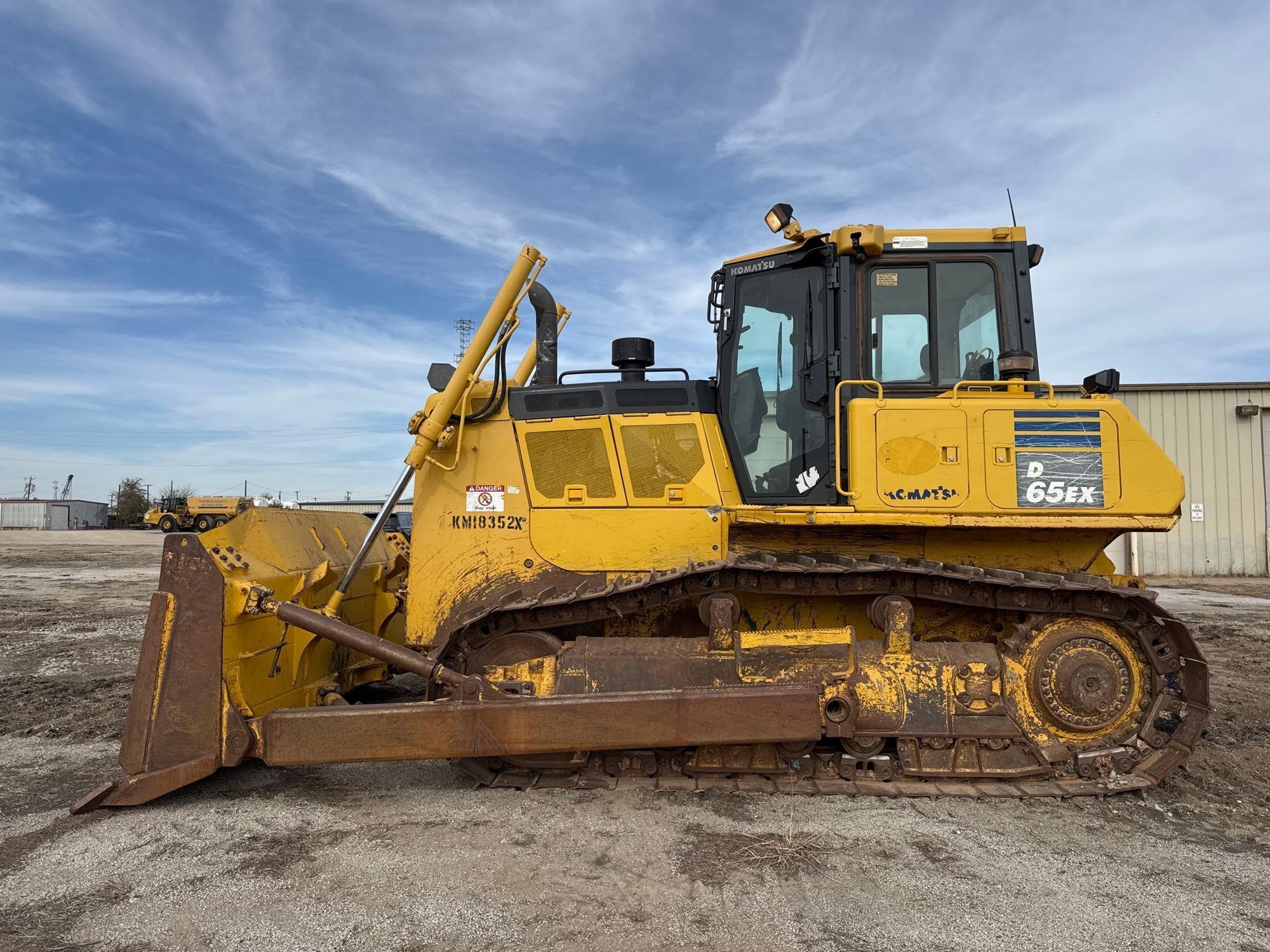 2018 KOMATSU D65EX-18 CRAWLER DOZER (A60429)