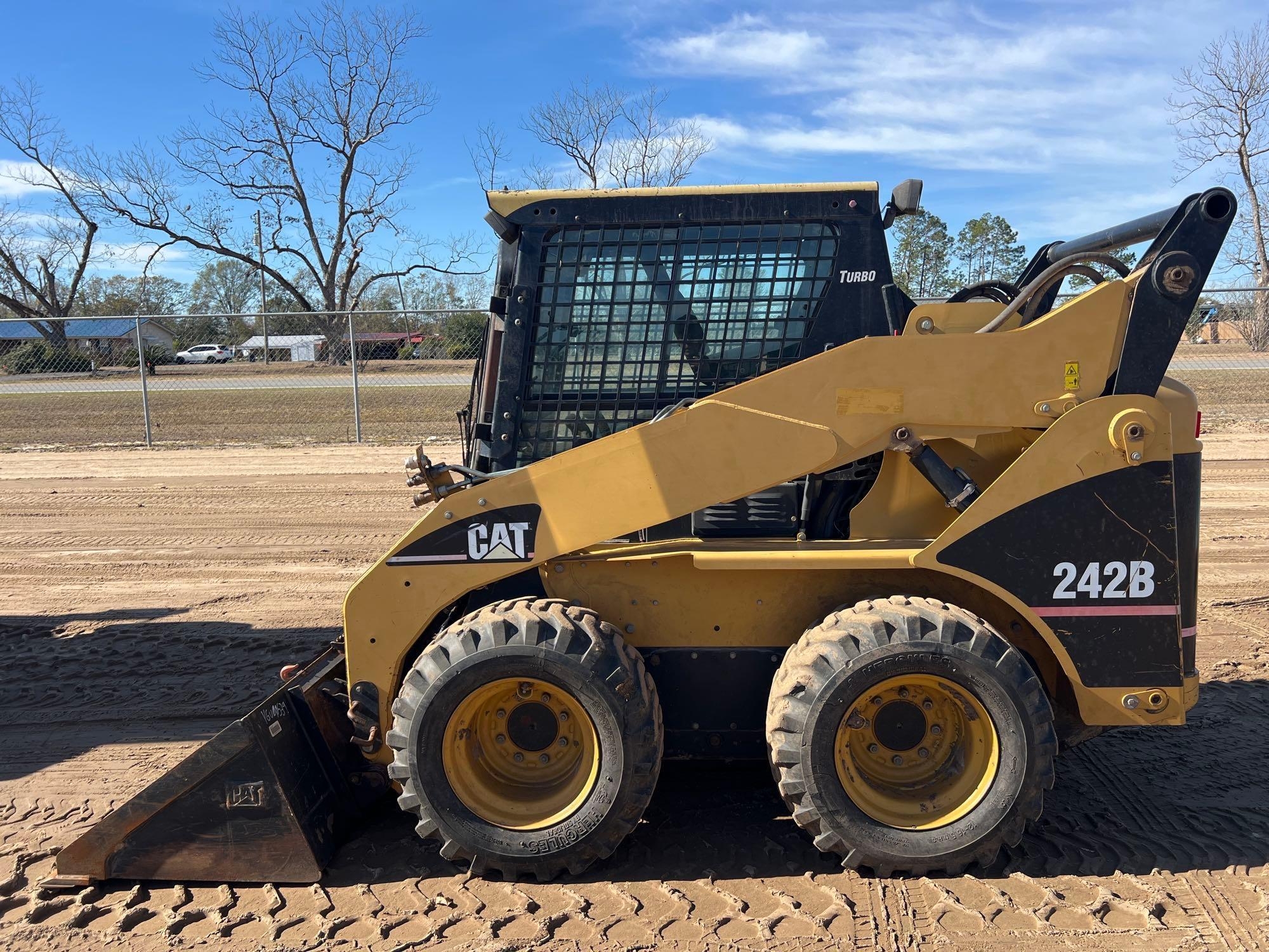 2006 CATERPILLAR 242B SKID STEER (A60429)