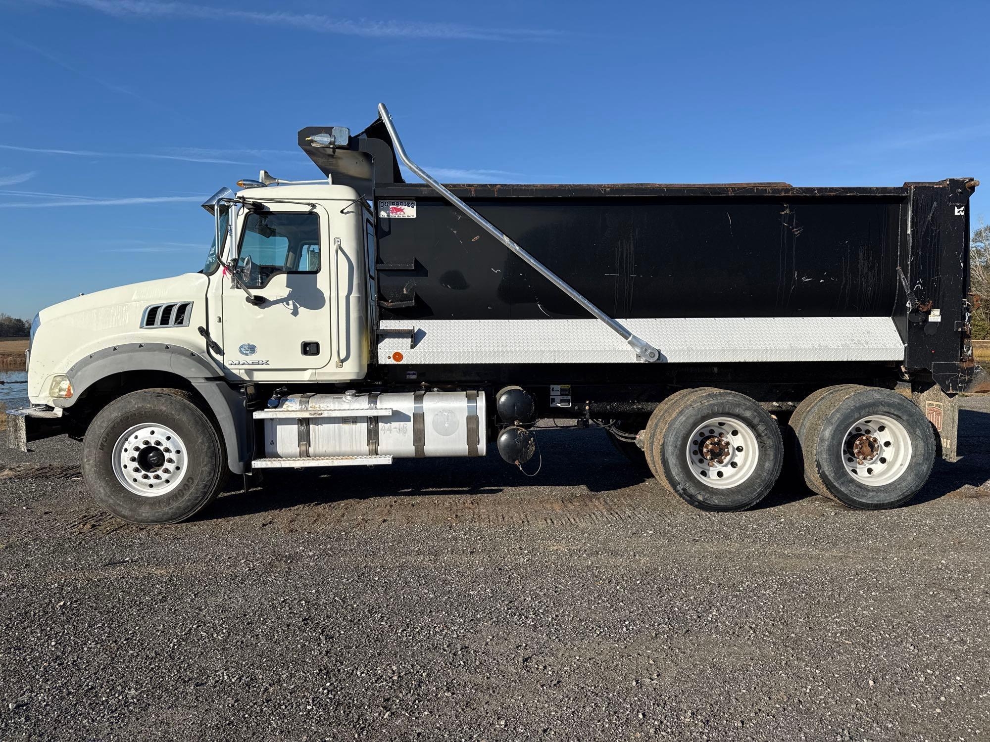 2018 MACK GU813 DUMP TRUCK (A59823)