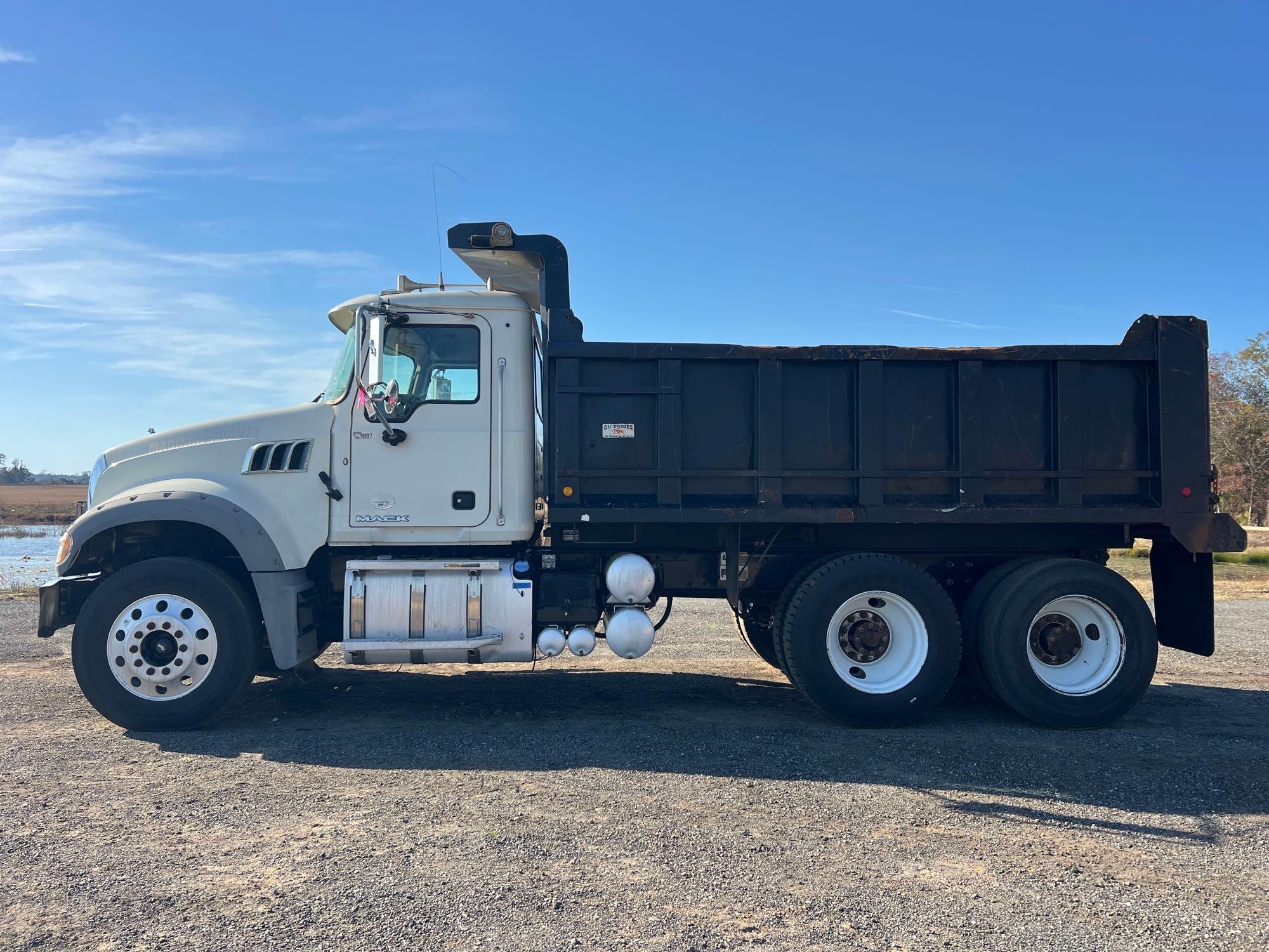 2015 MACK GU713 DUMP TRUCK (A59823)