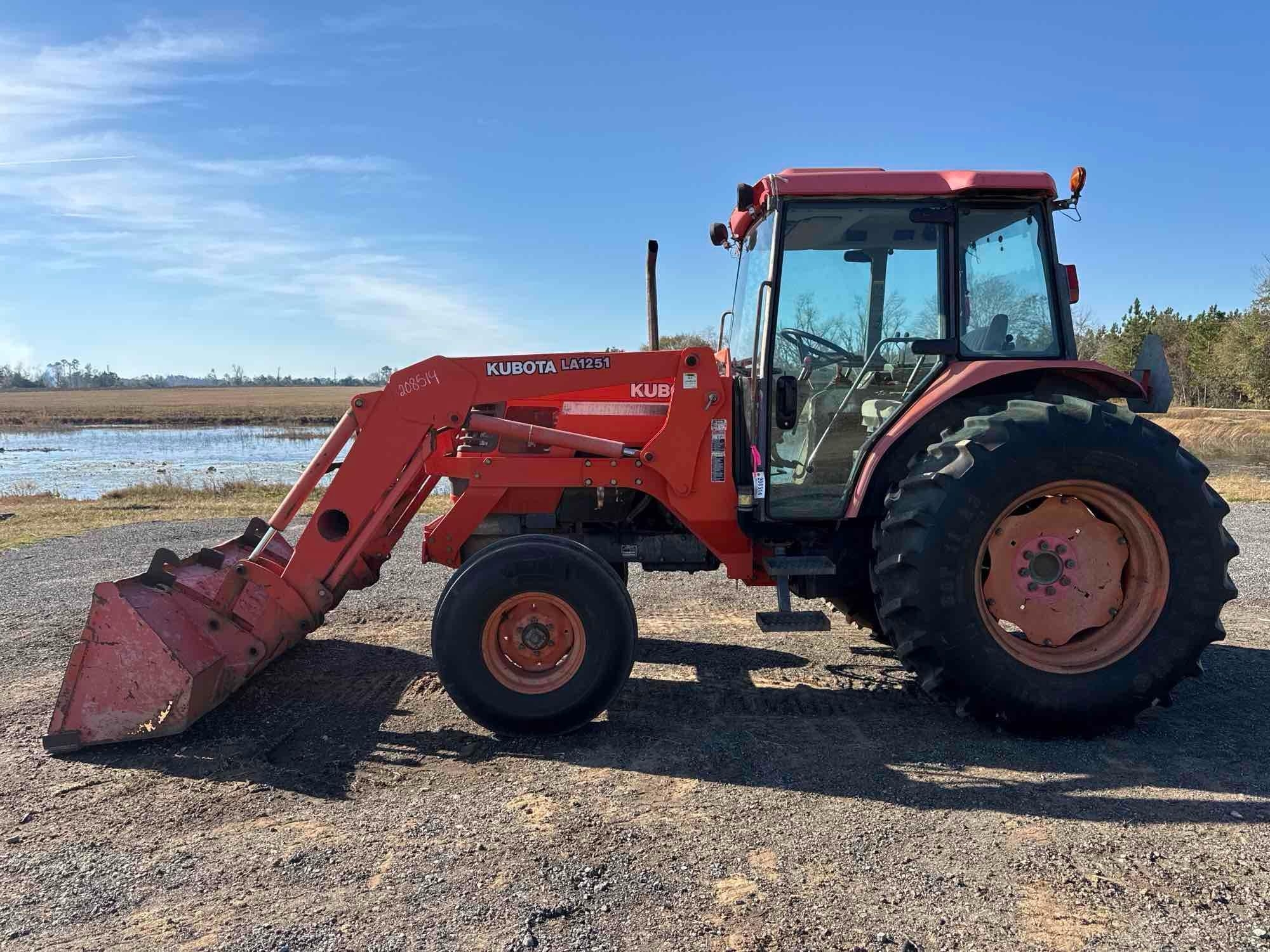 KUBOTA M900 TRACTOR (A59823)