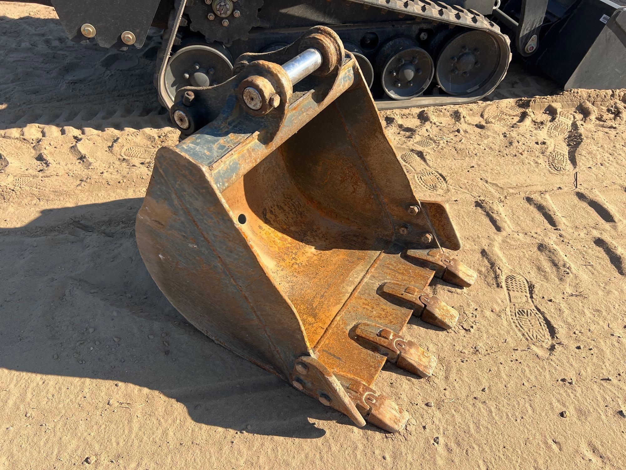 22" PIN-ON EXCAVATOR BUCKET W/PINS (A60429)