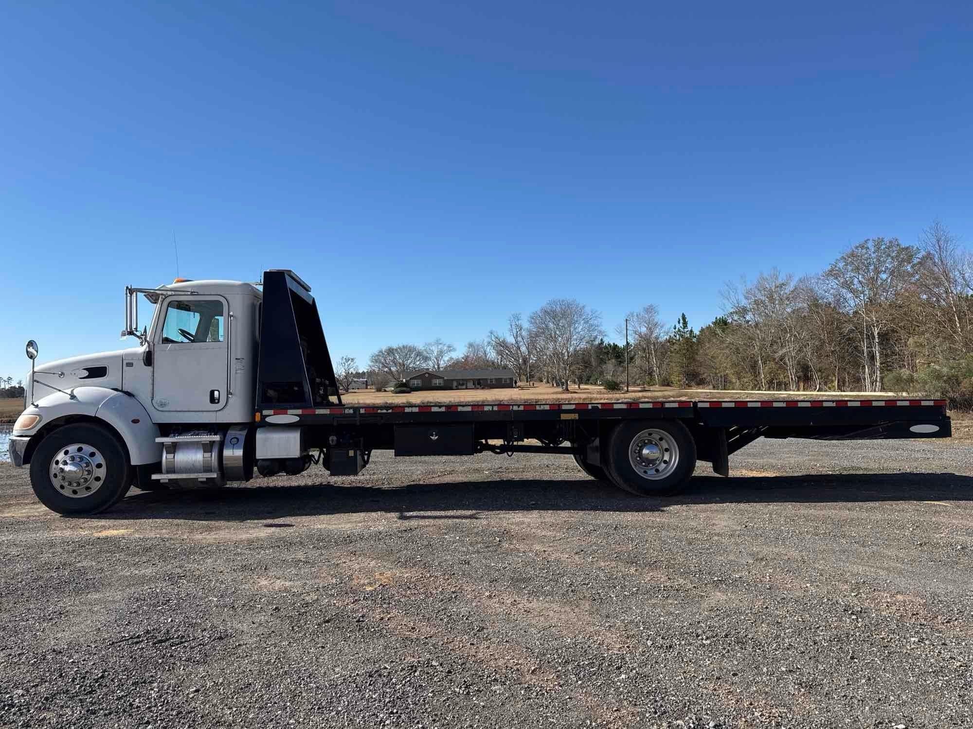 2017 PETERBILT PB337 HYDRA-TAIL FLATBED TRUCK (A59823)