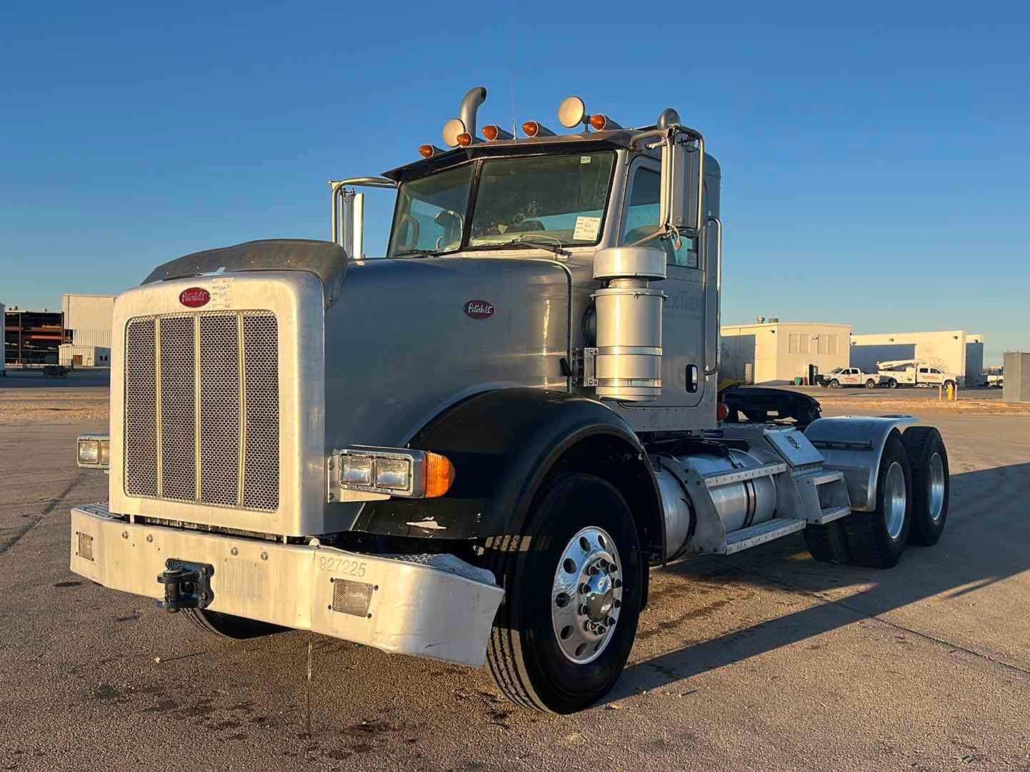 2013 PETERBILT 367 DAYCAB (A48992)