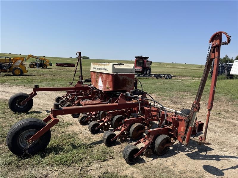 Case 950 8 Row Air Planter (A63118)