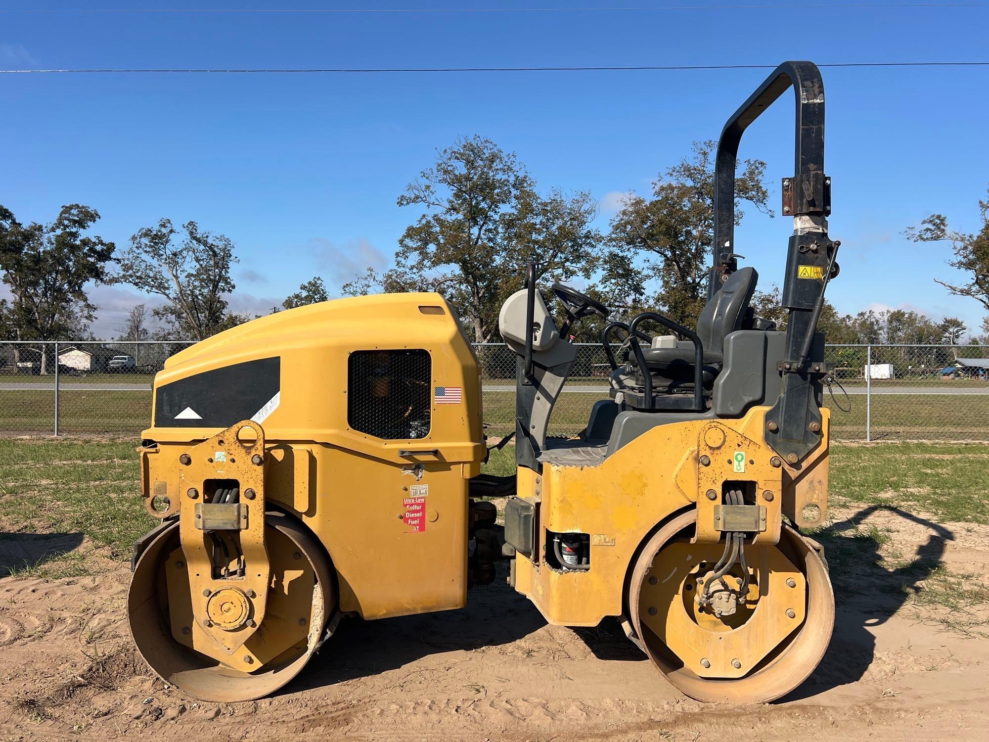 2016 CATERPILLAR CB34B SMOOTH DBL DRUM ROLLER (A52707)
