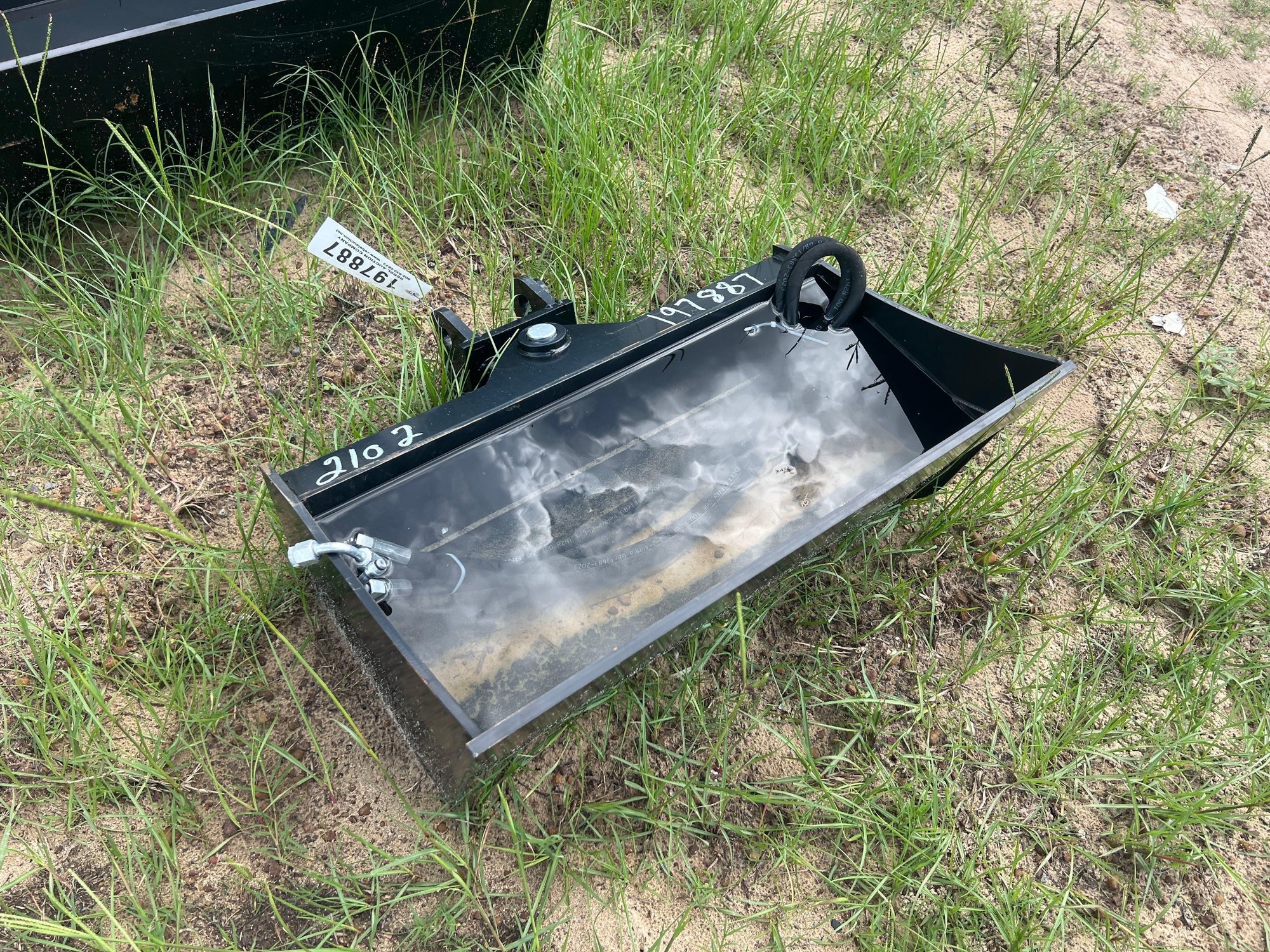 UNUSED FUTURE 24" HYD TILT MINI EXCAVATOR BUCKET (A51244)