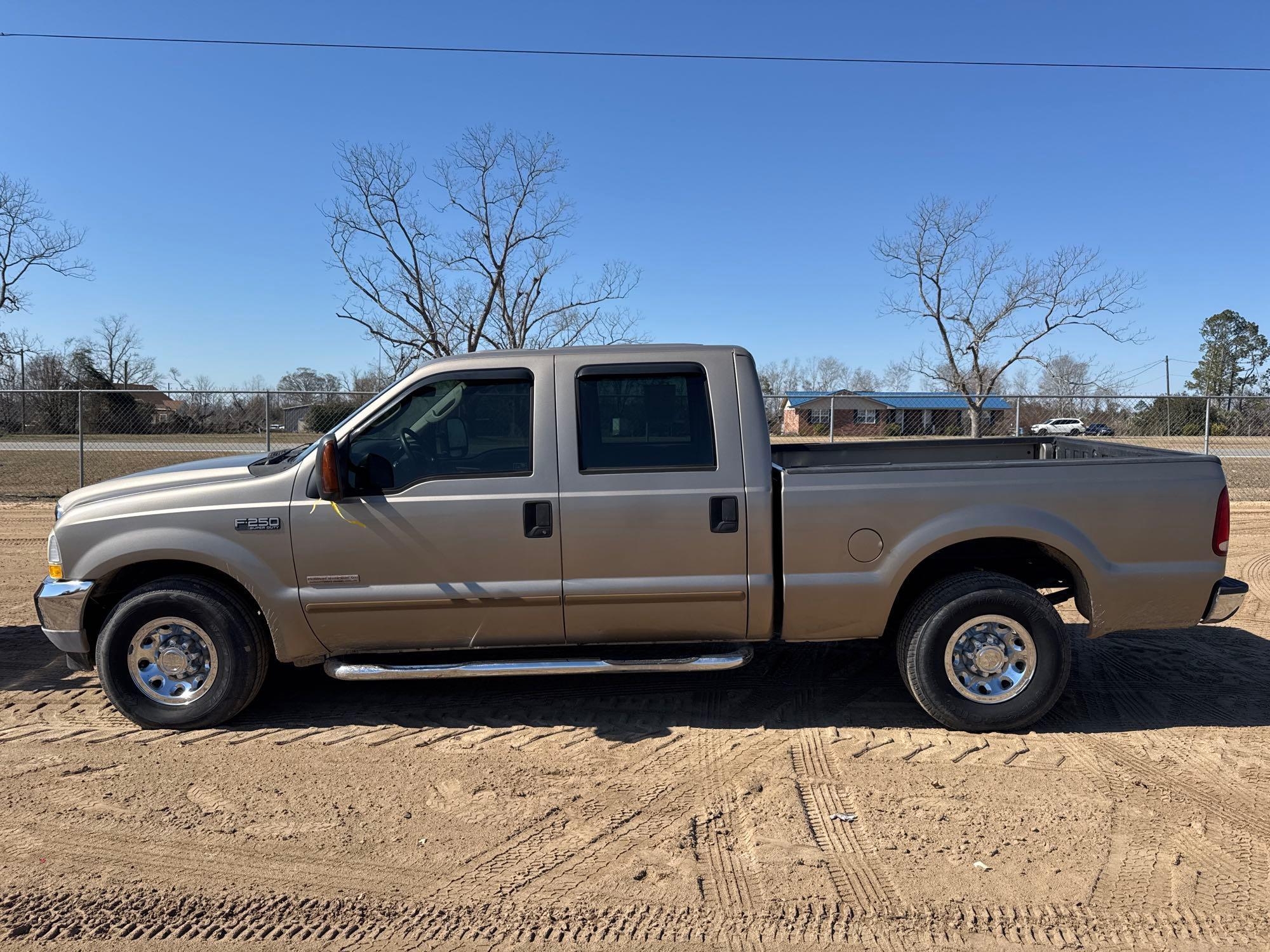 2003 FORD F-250 XL SUPER DUTY CREW CAB TRUCK (A62130)
