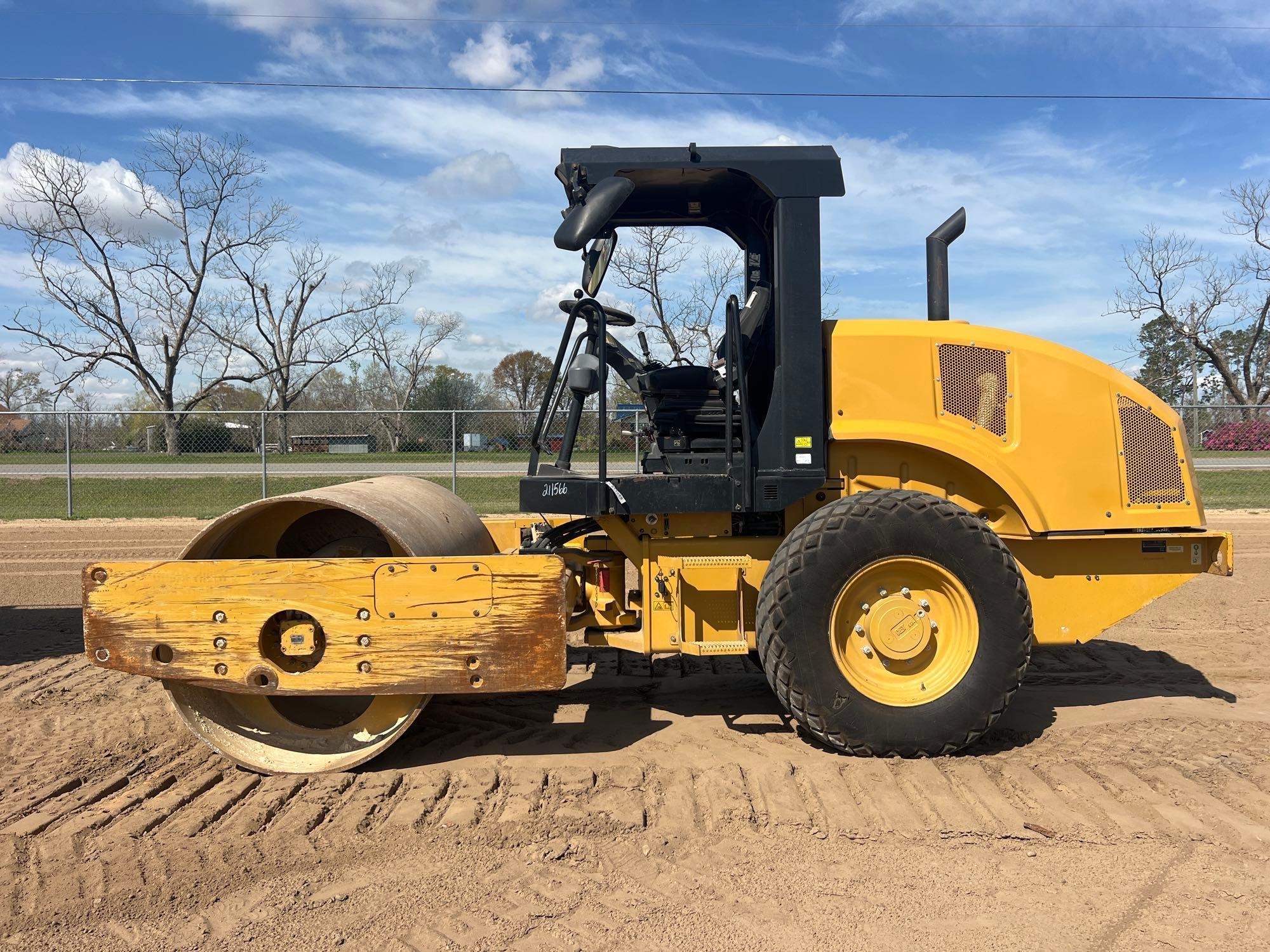 2018 CATERPILLAR CS44B SMOOTH DRUM ROLLER (A65053)