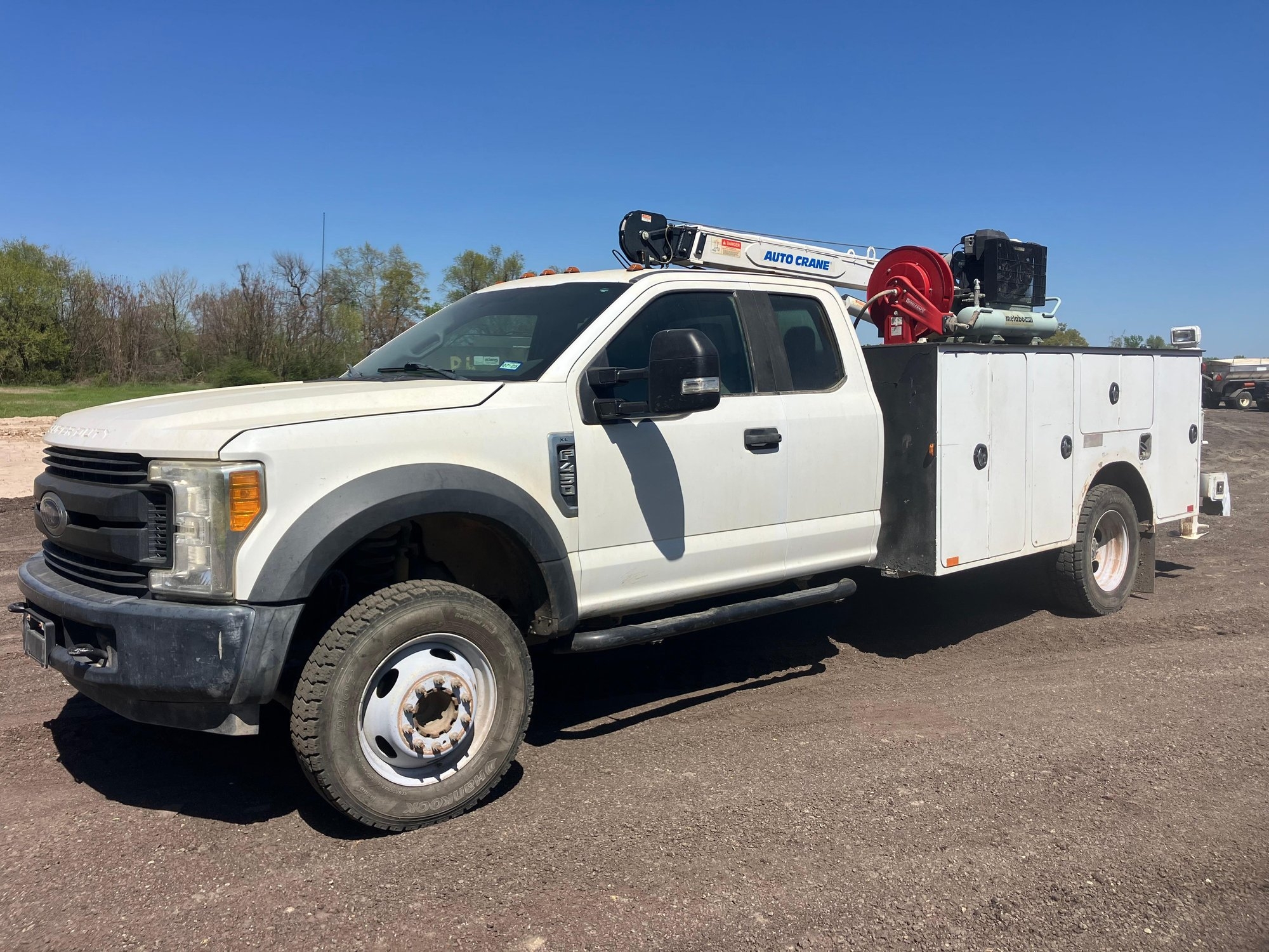 2017 F450 Utiltiy Crane Truck (A63689)