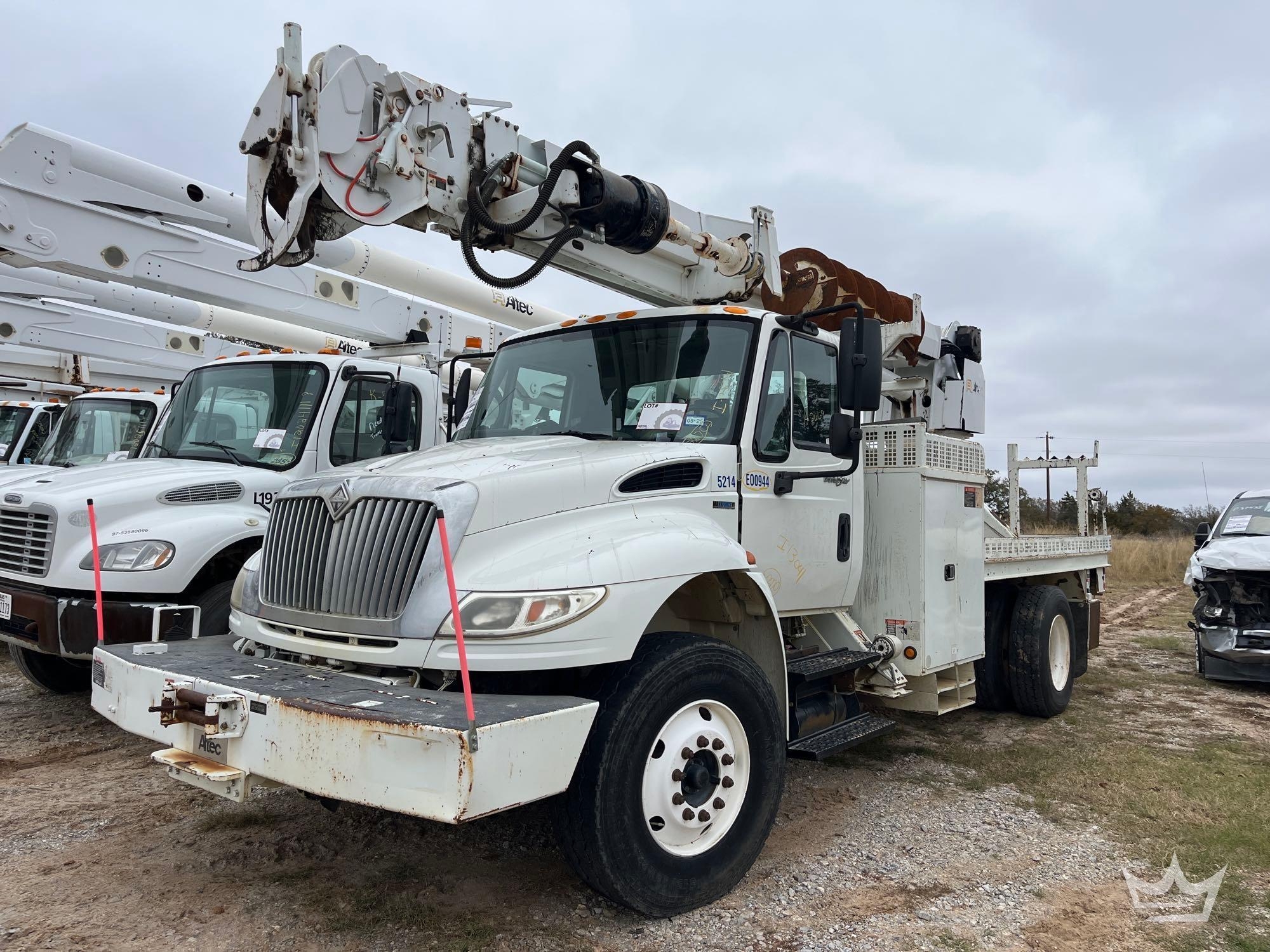 2010 International 4300 Truck Altec DM47TR Insulated Material Handling Digger Derrick Truck (A64194)