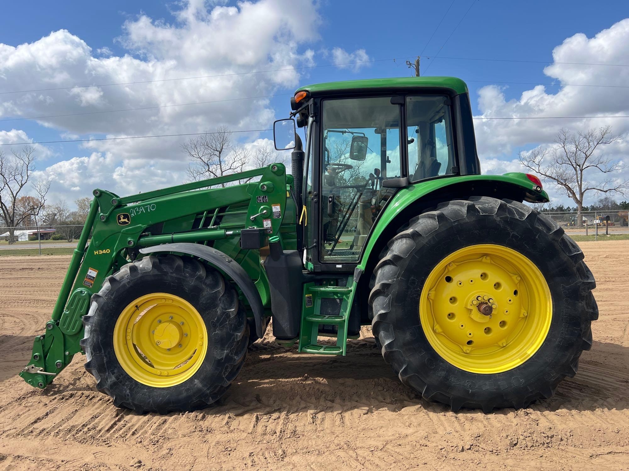 JOHN DEERE 6125M TRACTOR (A64280)