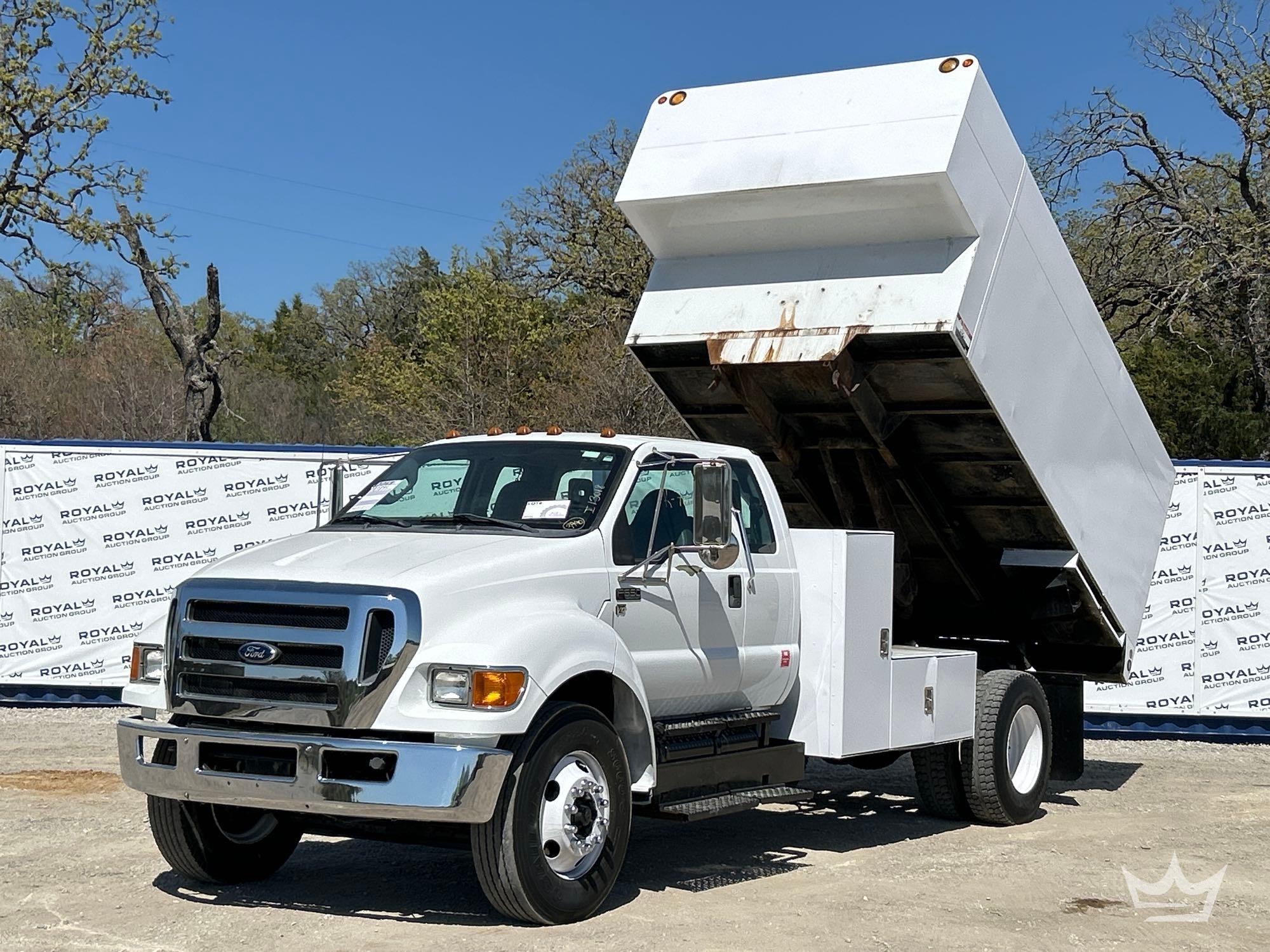 2013 Ford F-650 Ext. Cab Chipper Truck (A64194)