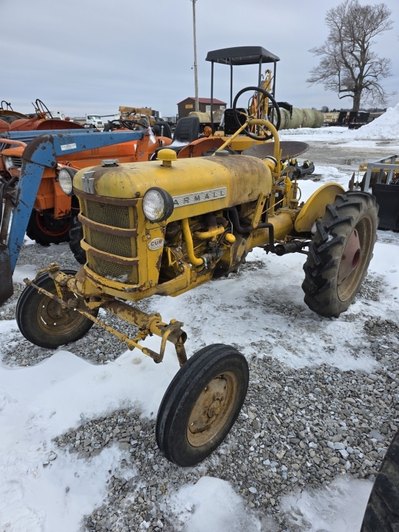 1960 IH Farmall Cub Tractor (A66285)